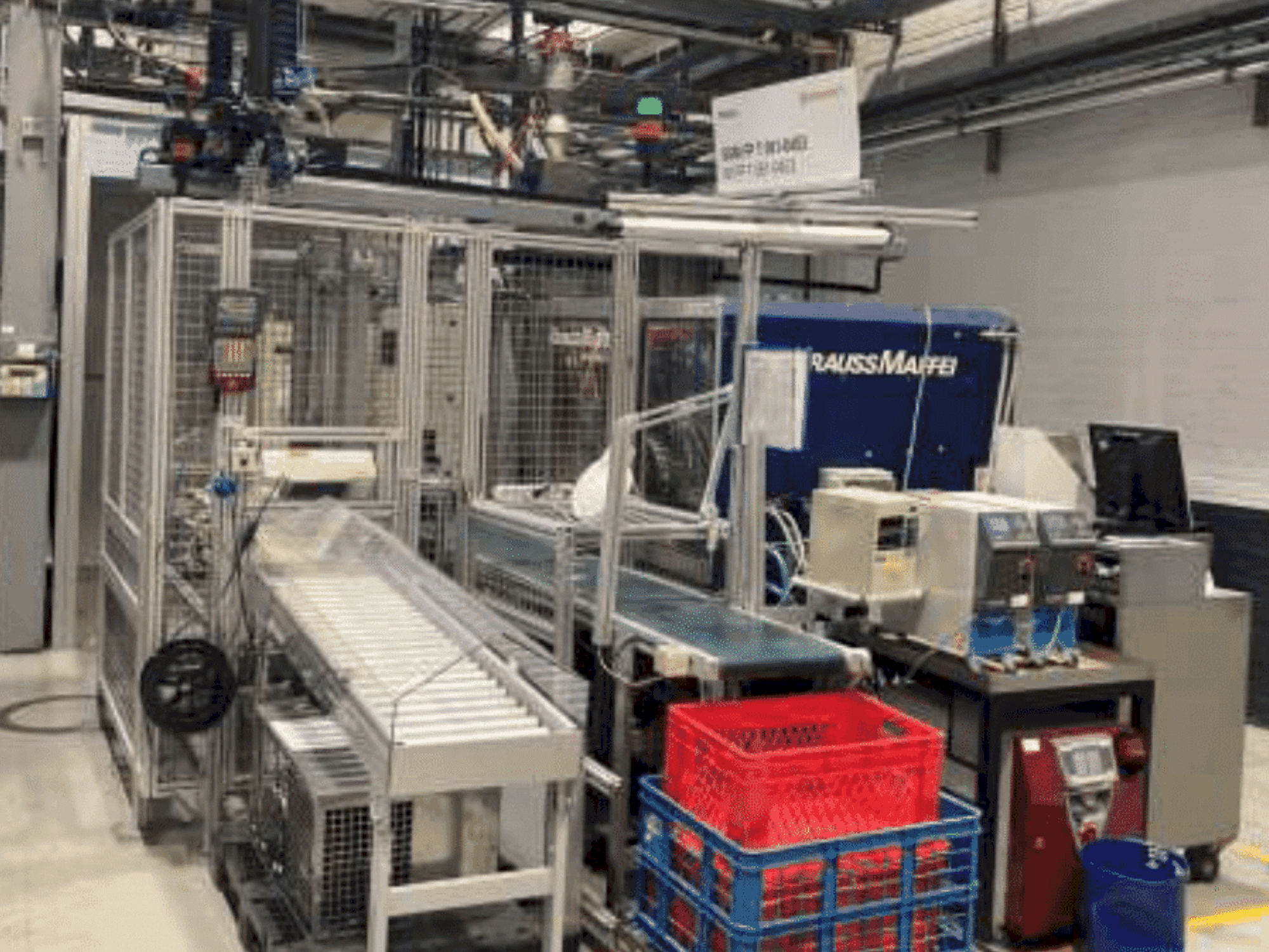 Čelní pohled na Krauss Maffei KM 125-390 C2 stroj