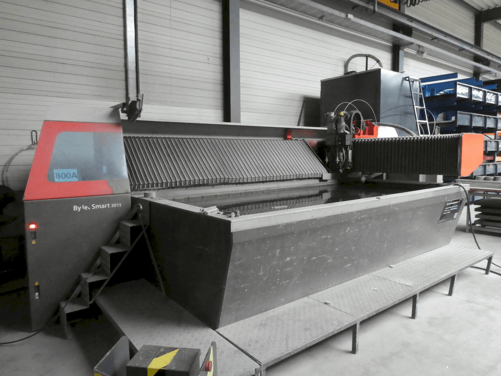 Čelní pohled na Bystronic ByJet Smart 3015 stroj