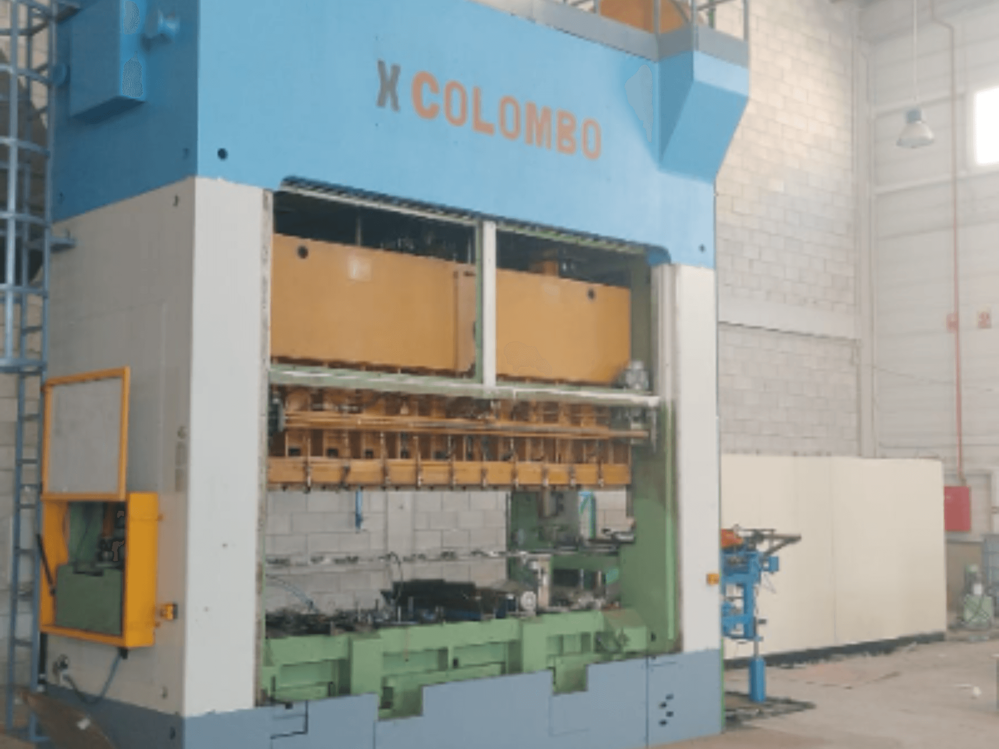 Mechanický lis Colombo Agostino T231A315, pohled zepředu, znázorňující součásti stroje a provozní vlastnosti.