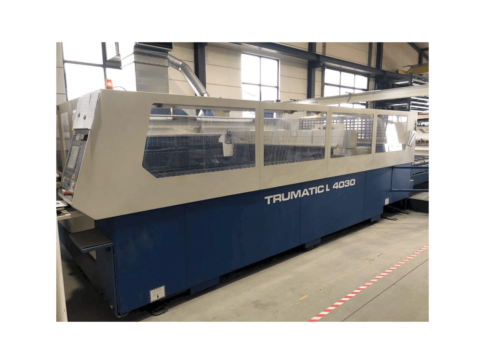 Čelní pohled na Trumpf Trumatic L4030 stroj