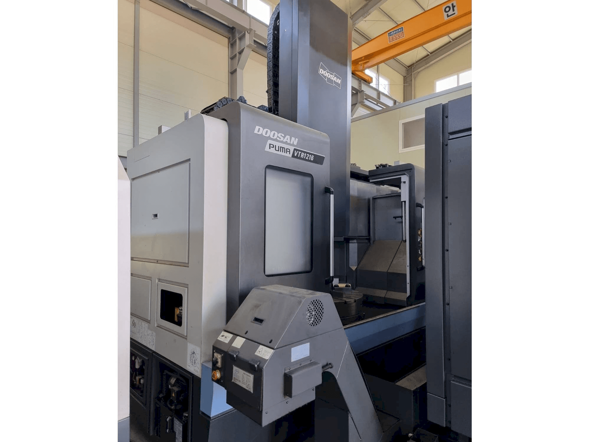 Čelní pohled na Puma VTR 1216 stroj