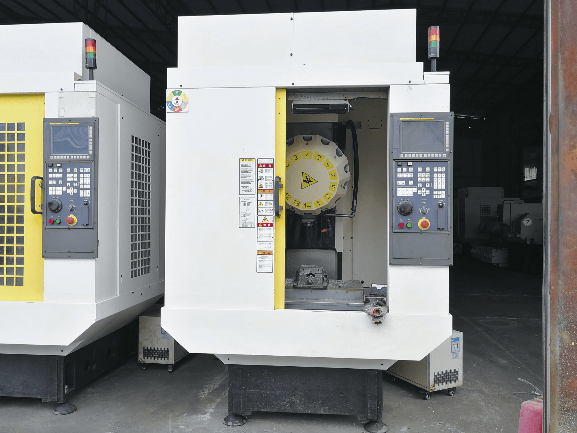 Čelní pohled na FANUC α-D14MiA stroj