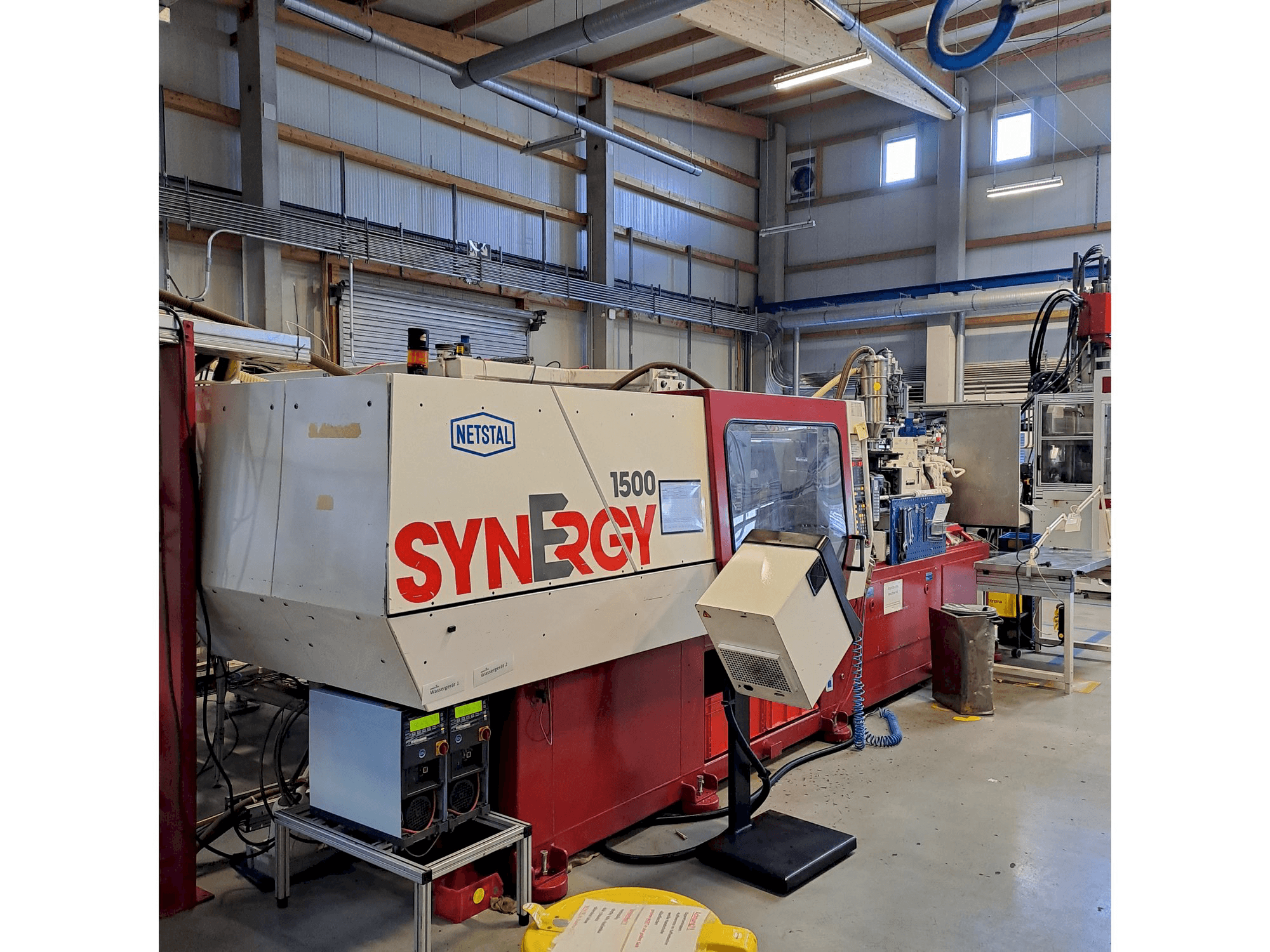 Čelní pohled na Netstal S 1500 - 460 stroj