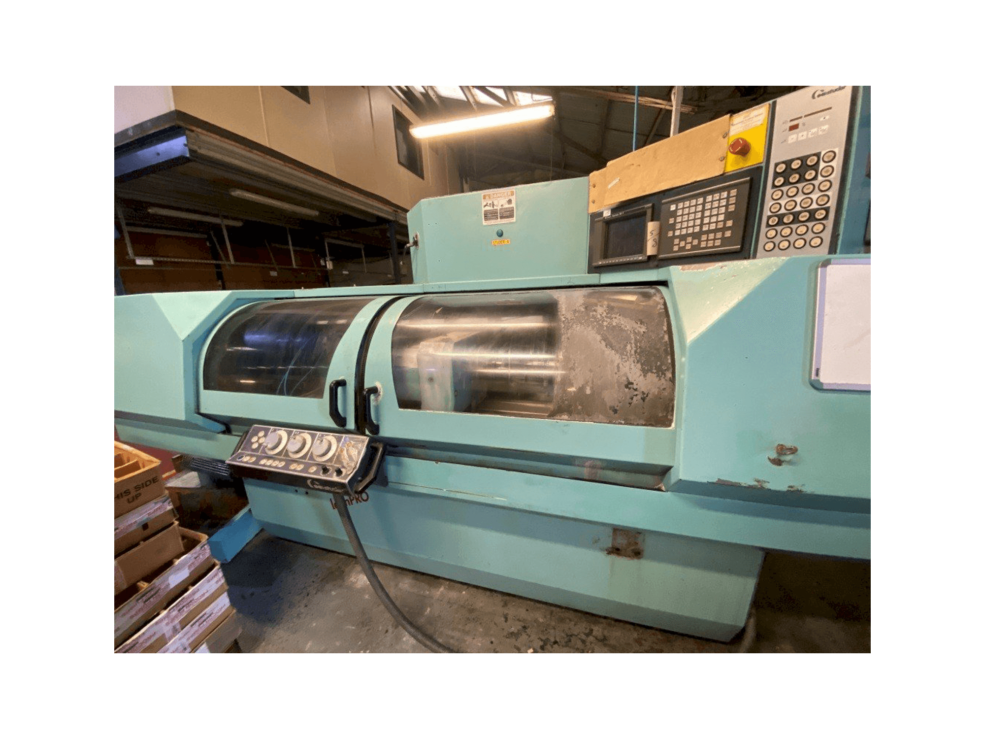 Čelní pohled na STUDER S30 lean Pro stroj