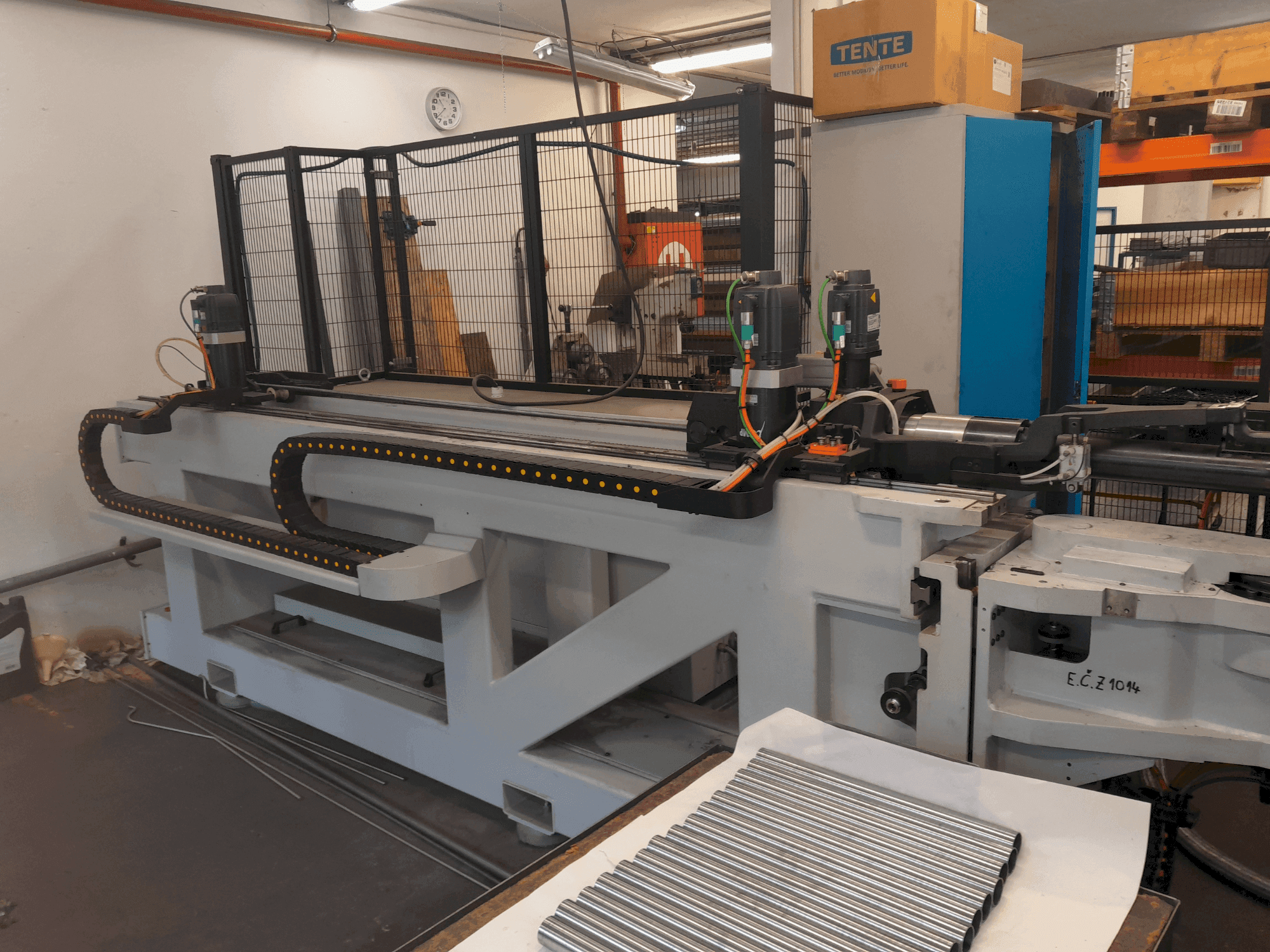 Čelní pohled na BLM ELECT 40 stroj