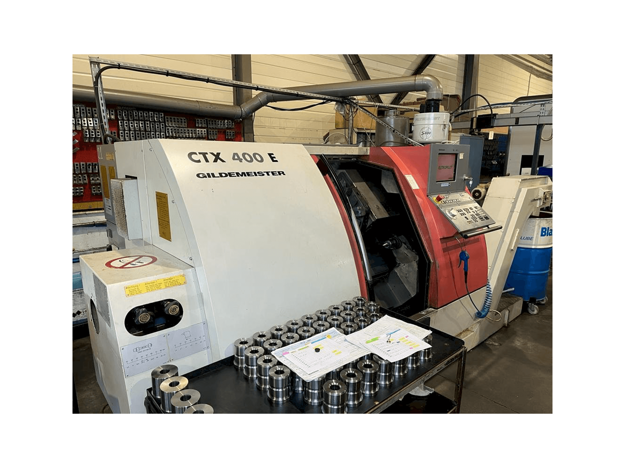 Čelní pohled na Gildemeister CTX 400 E stroj