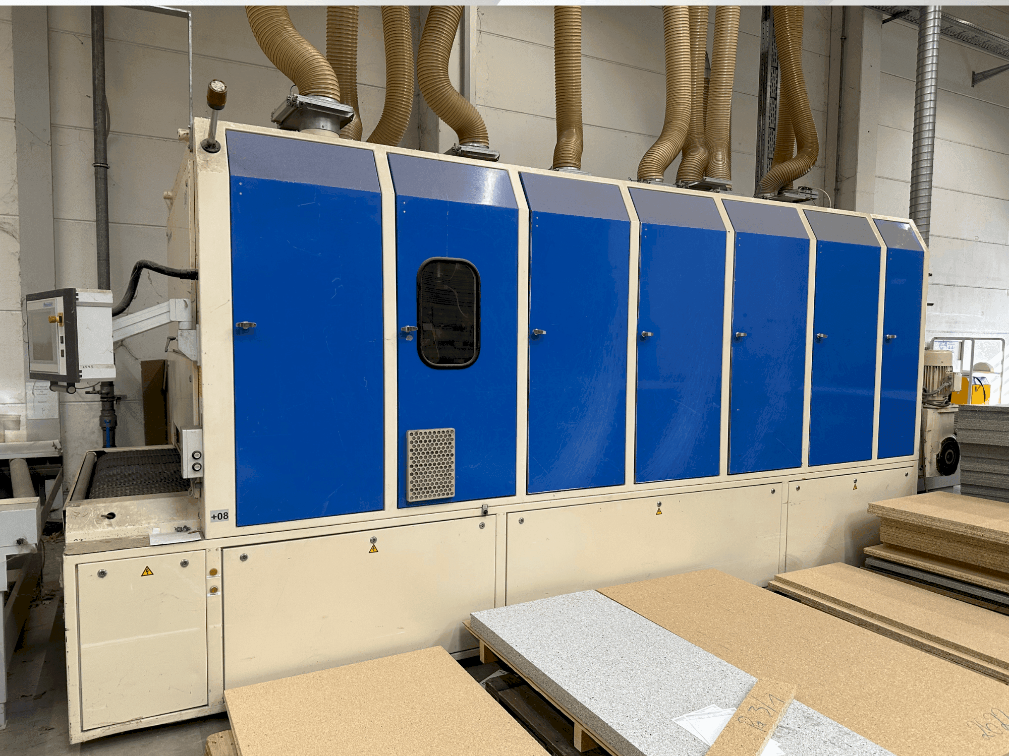 Čelní pohled na HEESEMANN LSM8 / EA2 stroj