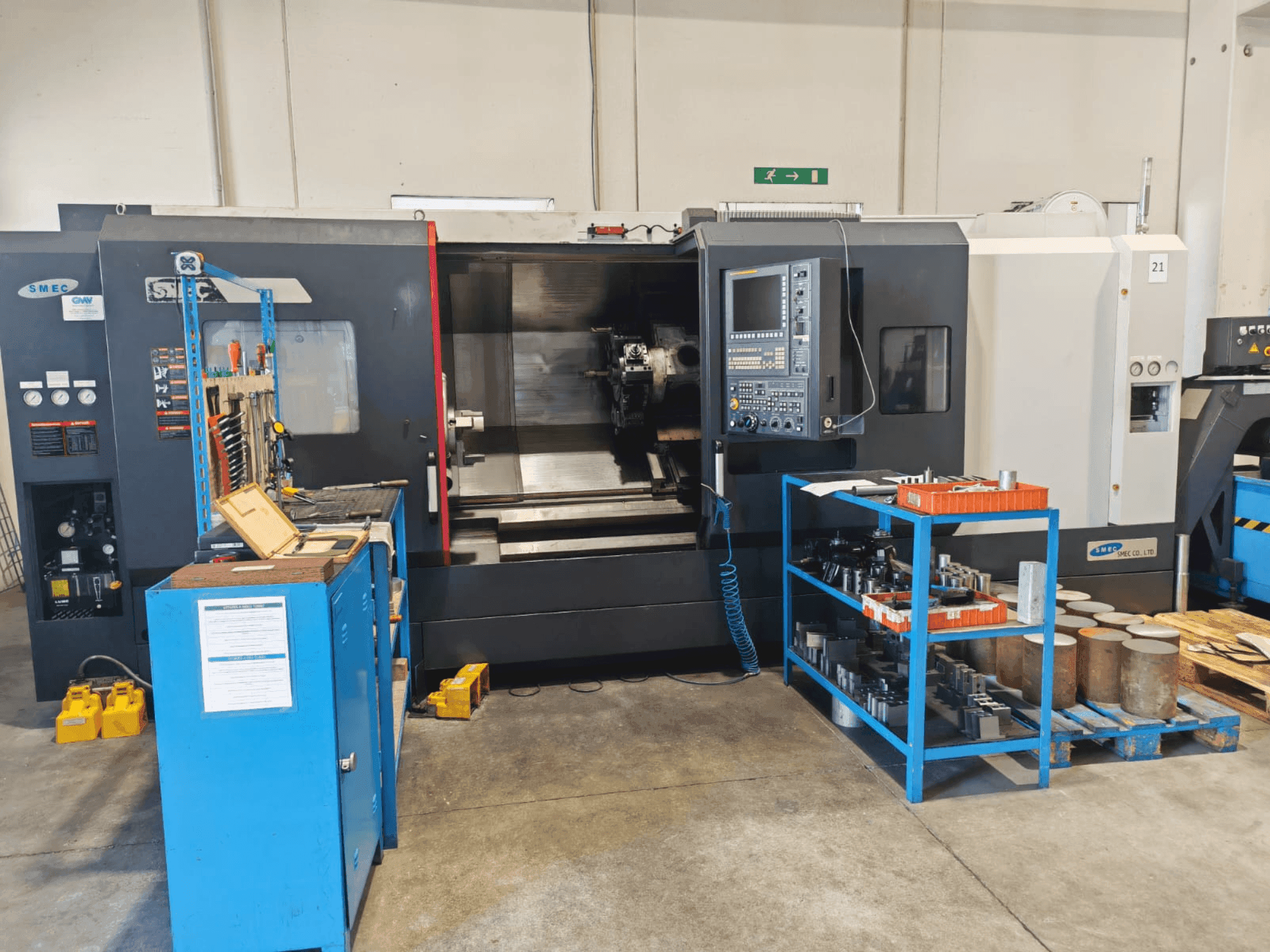 Čelní pohled na SMEC Samsung 3500 XLY stroj