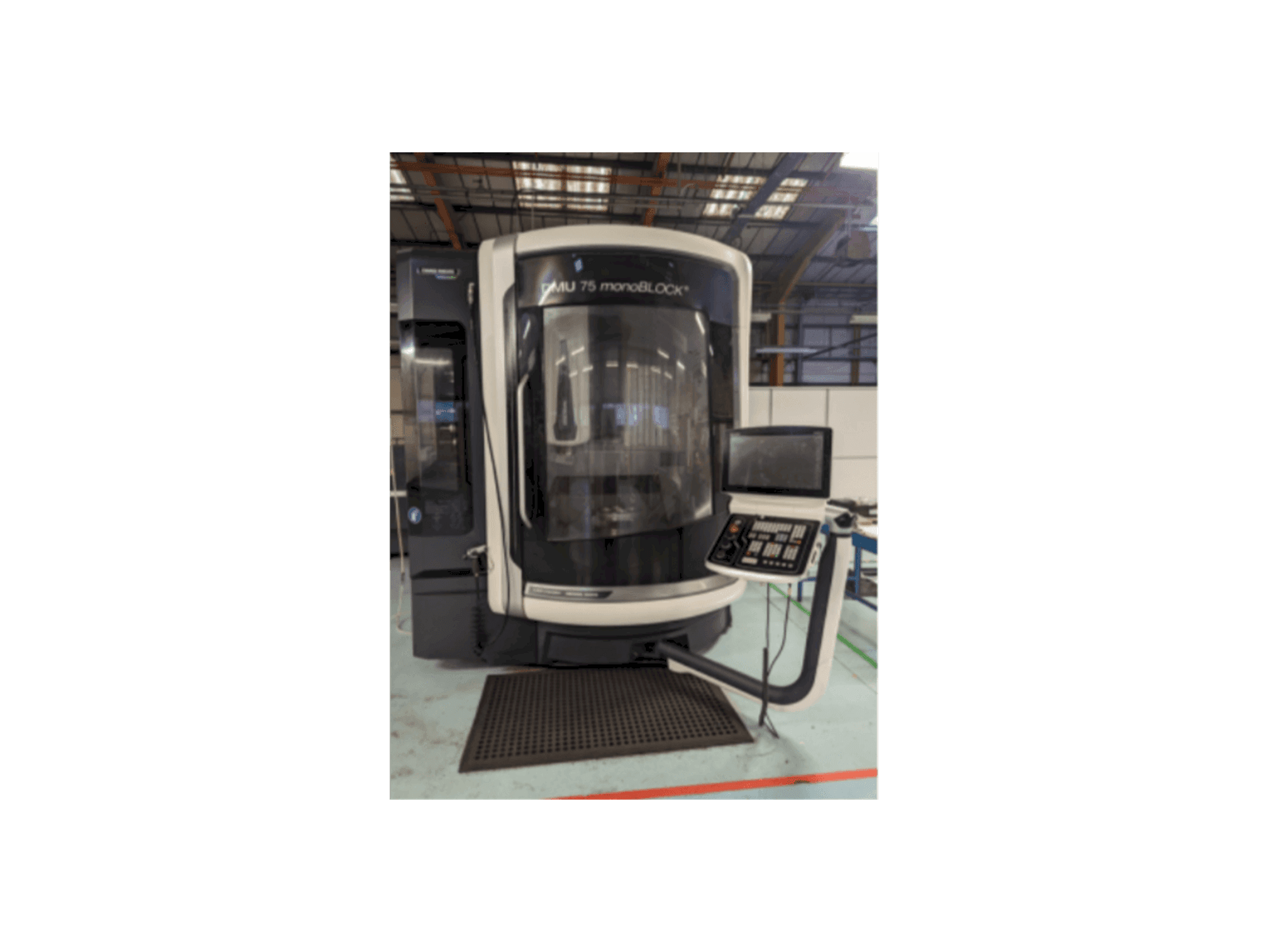 Levý boční pohled na DMG MORI DMU 75 Monoblock stroj