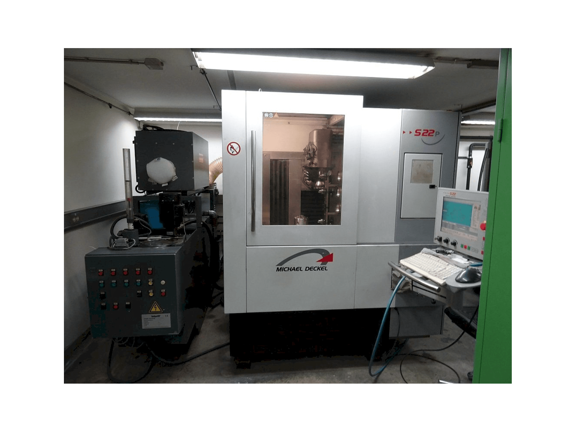 Čelní pohled na Michael Deckel S22 P stroj