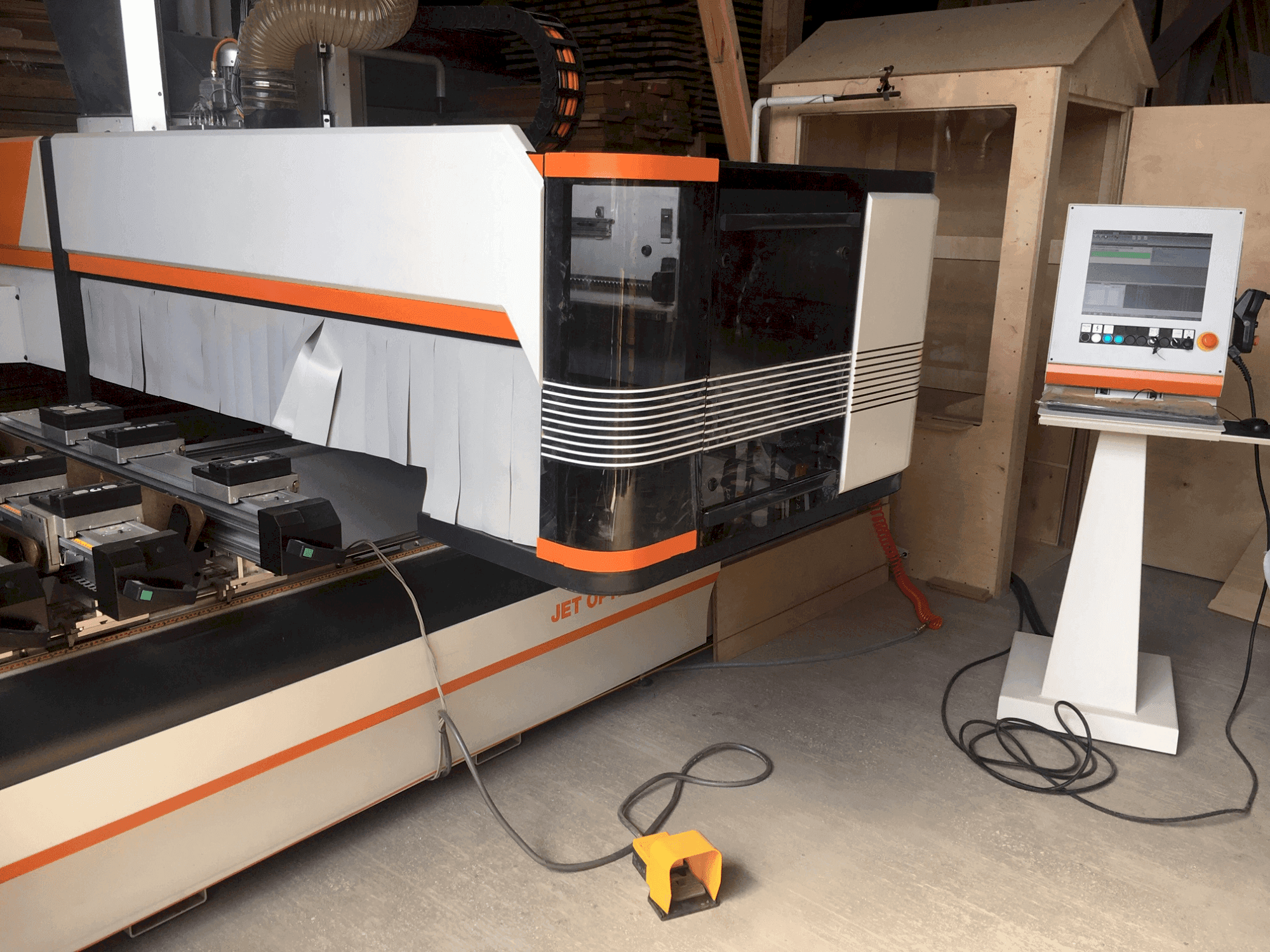 Čelní pohled na BUSELLATO Jet Optima T5 stroj