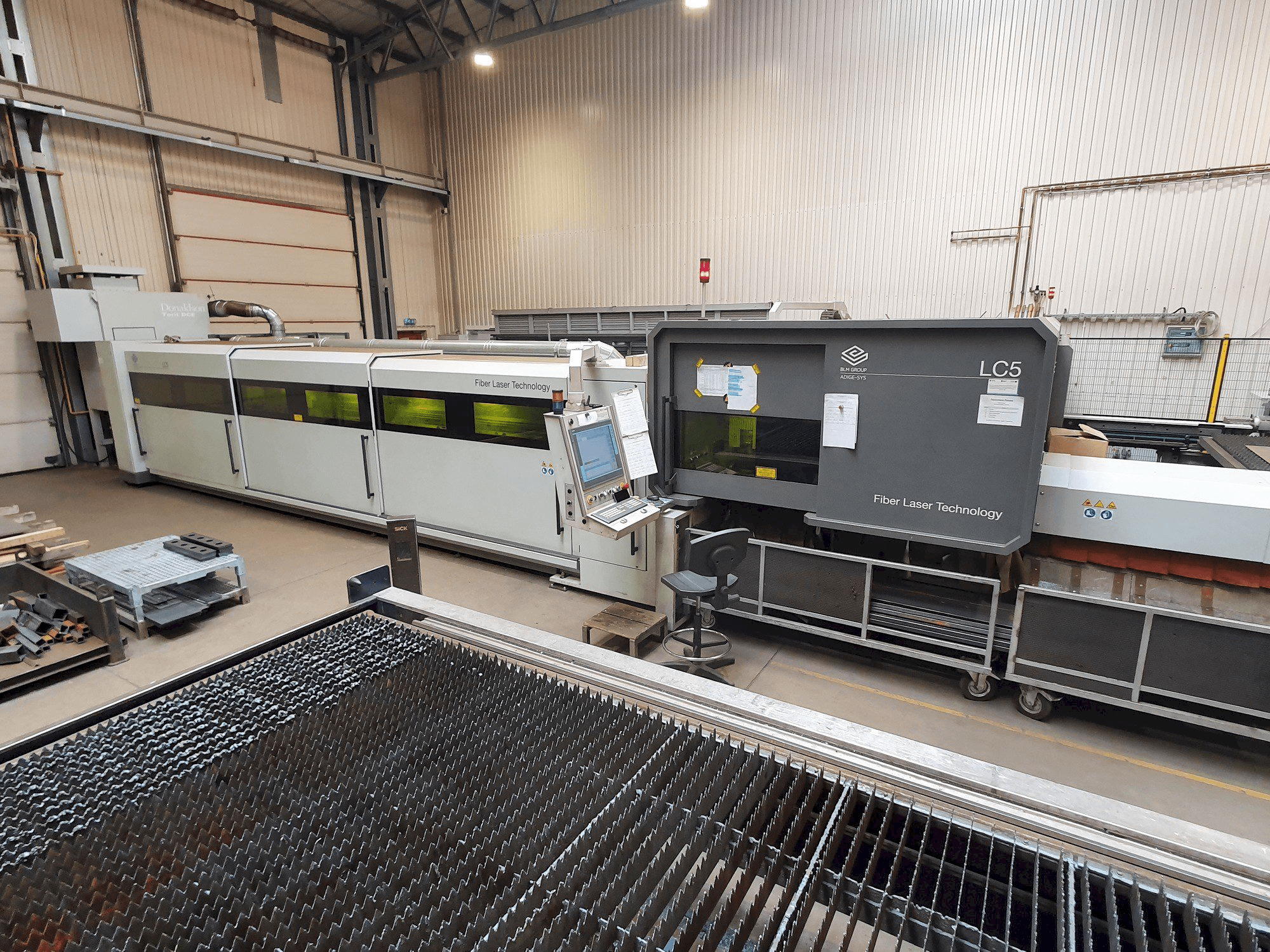 Čelní pohled na BLM ADIGE LC5 stroj