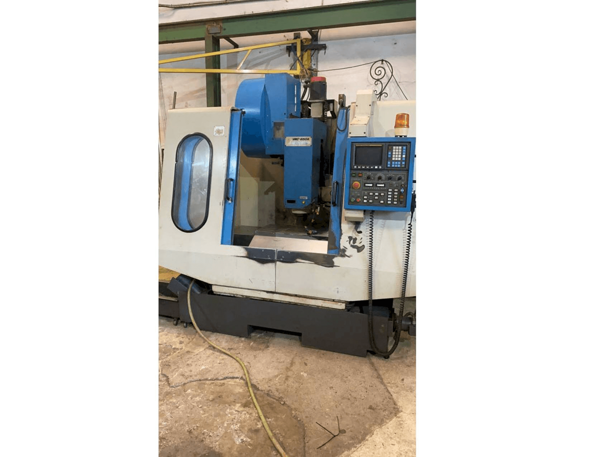 Čelní pohled na Johnford VMC 650A stroj