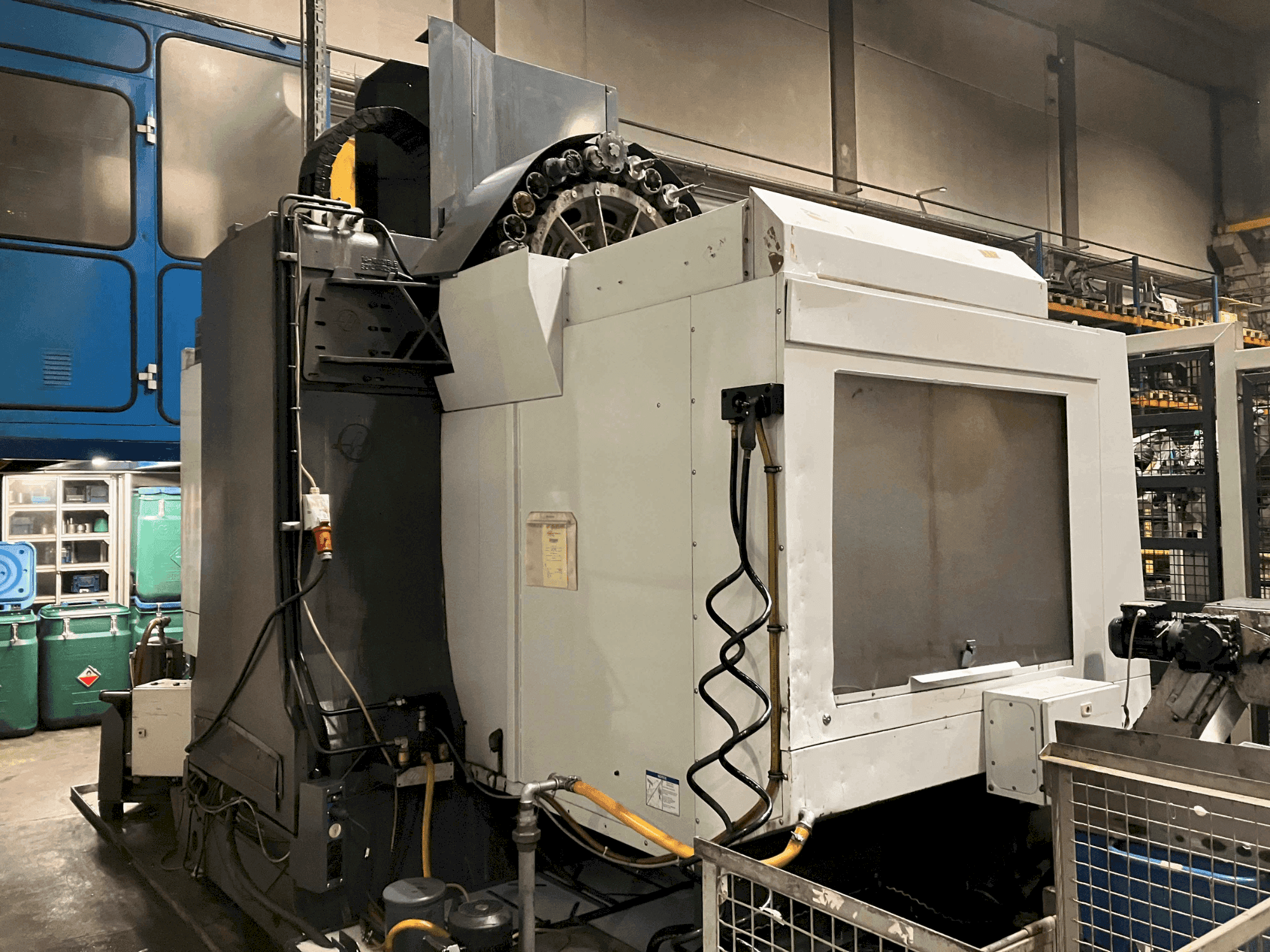 Čelní pohled na HAAS VF 7/50 stroj