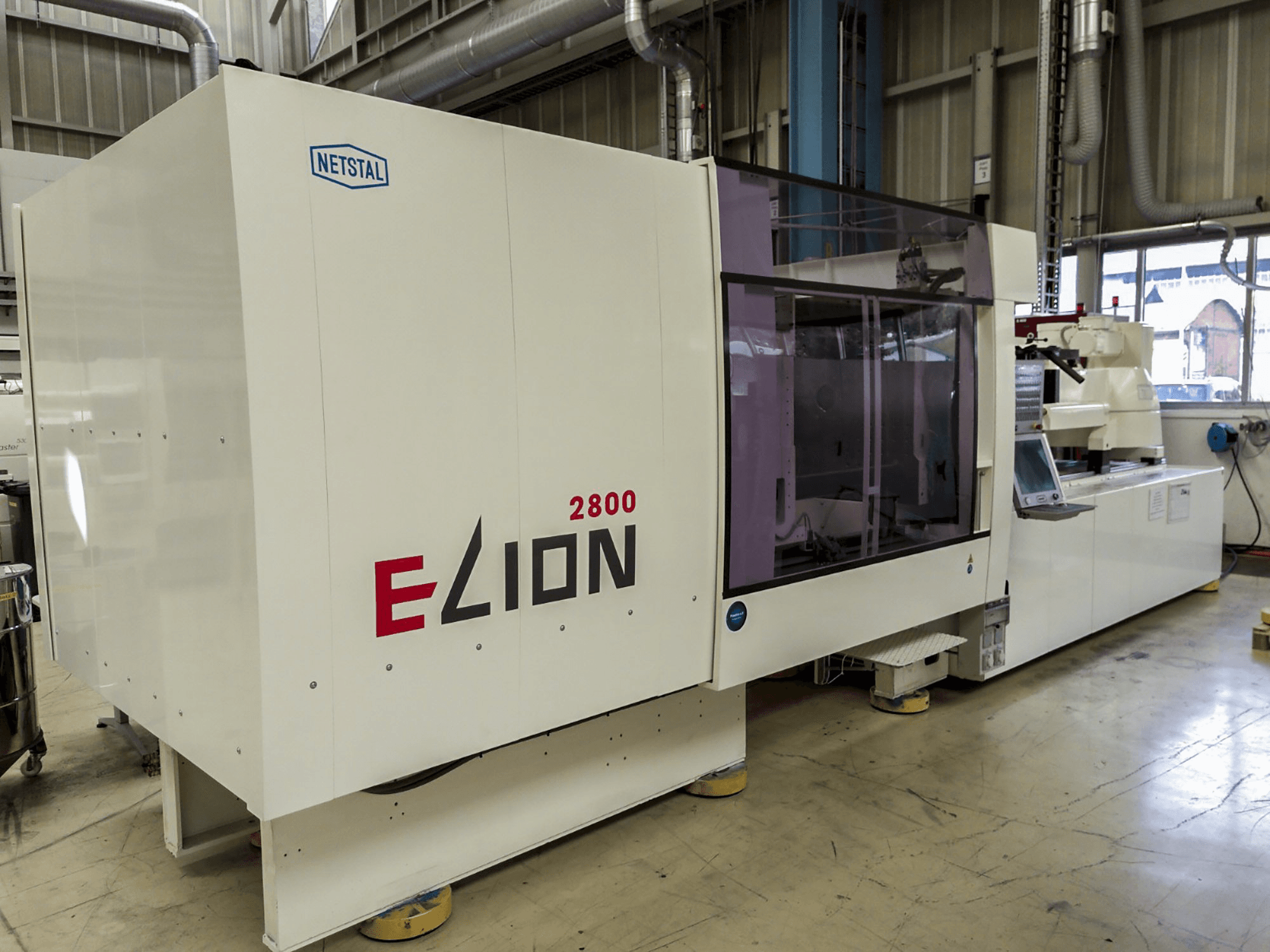 Čelní pohled na Netstal ELION 2800-870 stroj