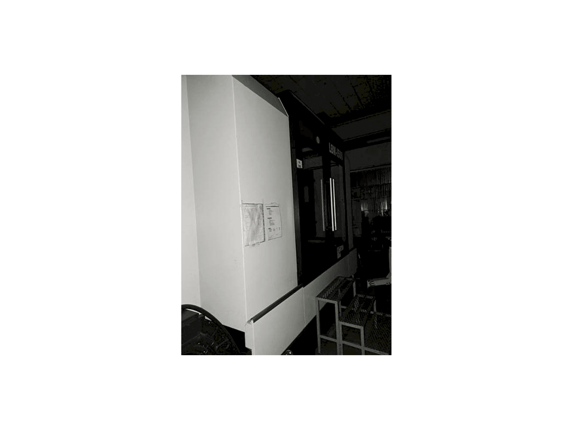 Levý pohled na Eumach LBM-1500 stroj