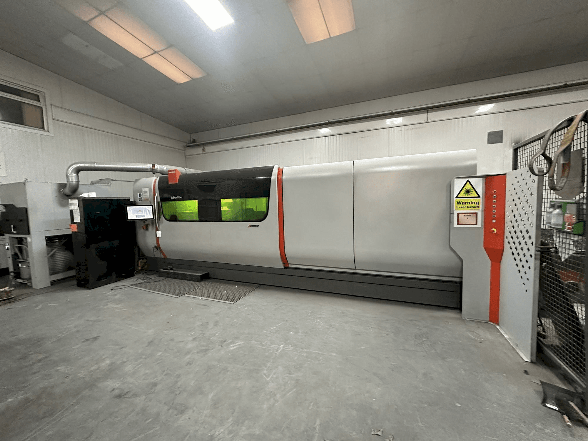 Čelní pohled na Bystronic Bystar 4020 6KW Fibre with ByTrans stroj