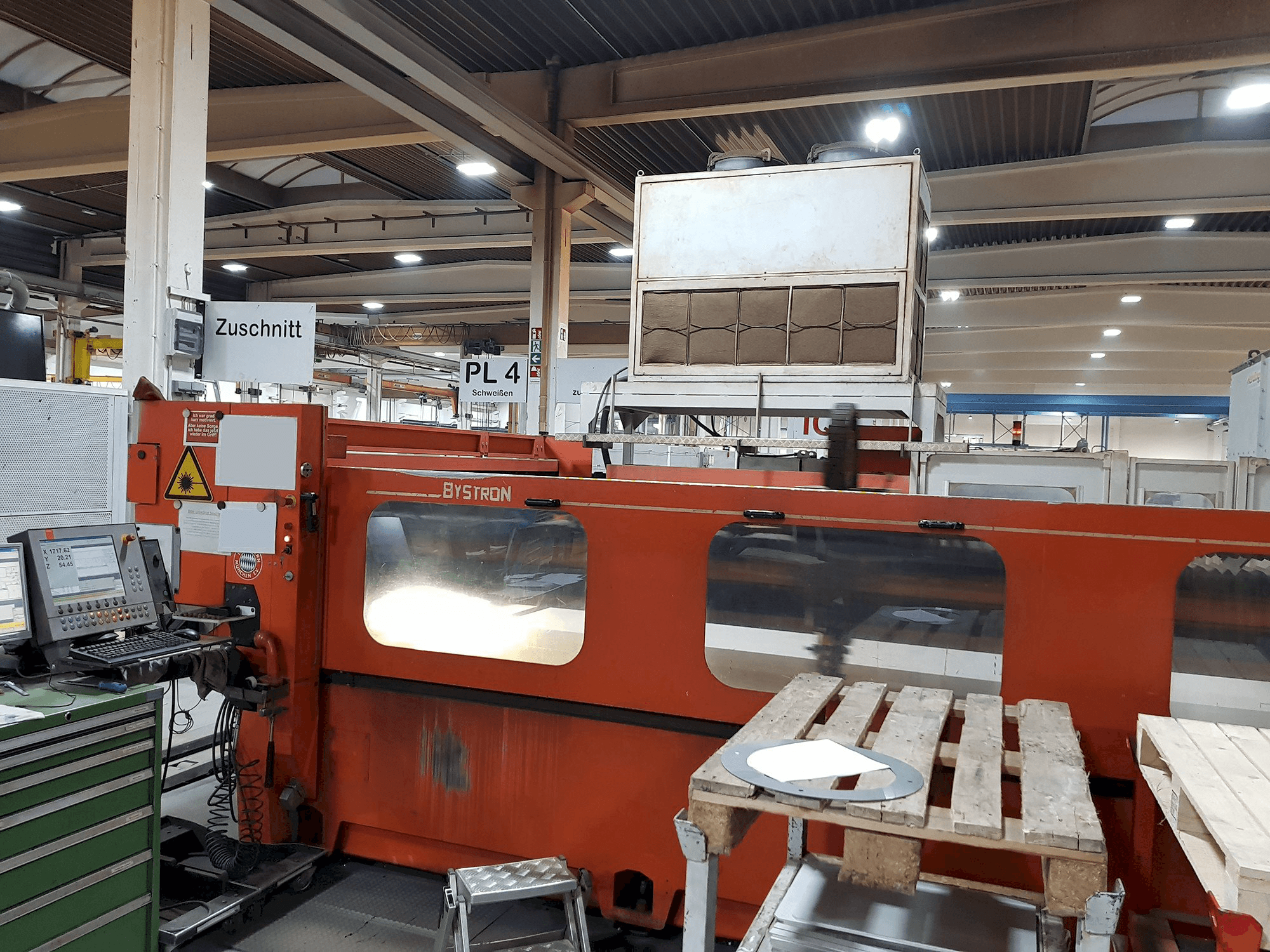 Čelní pohled na Bystronic Bystar 4020 stroj