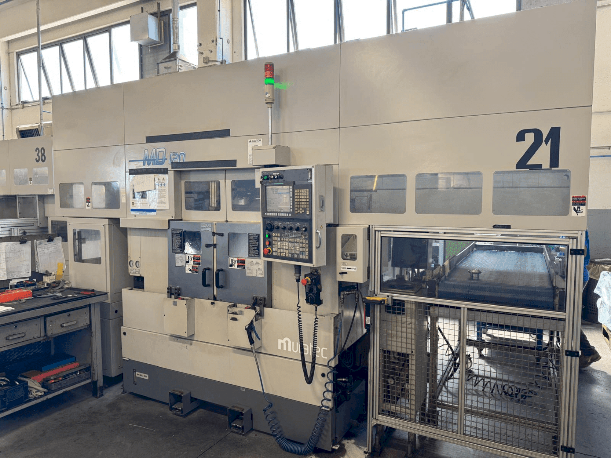 Čelní pohled na MURATA Model MURATEC MD 120 stroj