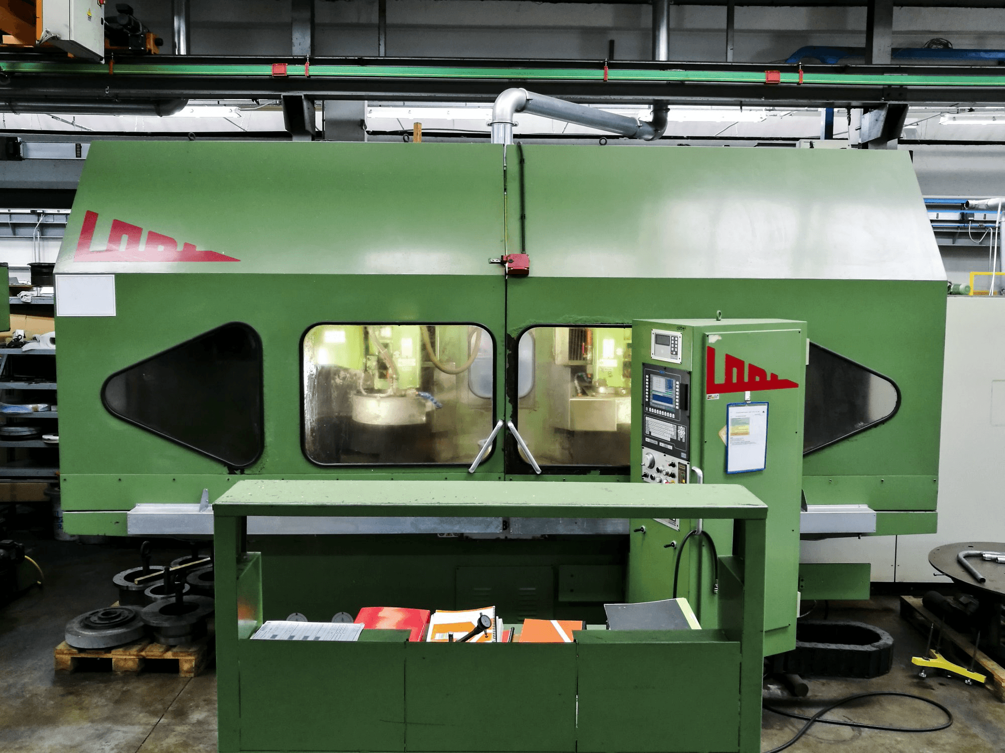 Čelní pohled na Lodi RTR S800 CNC stroj