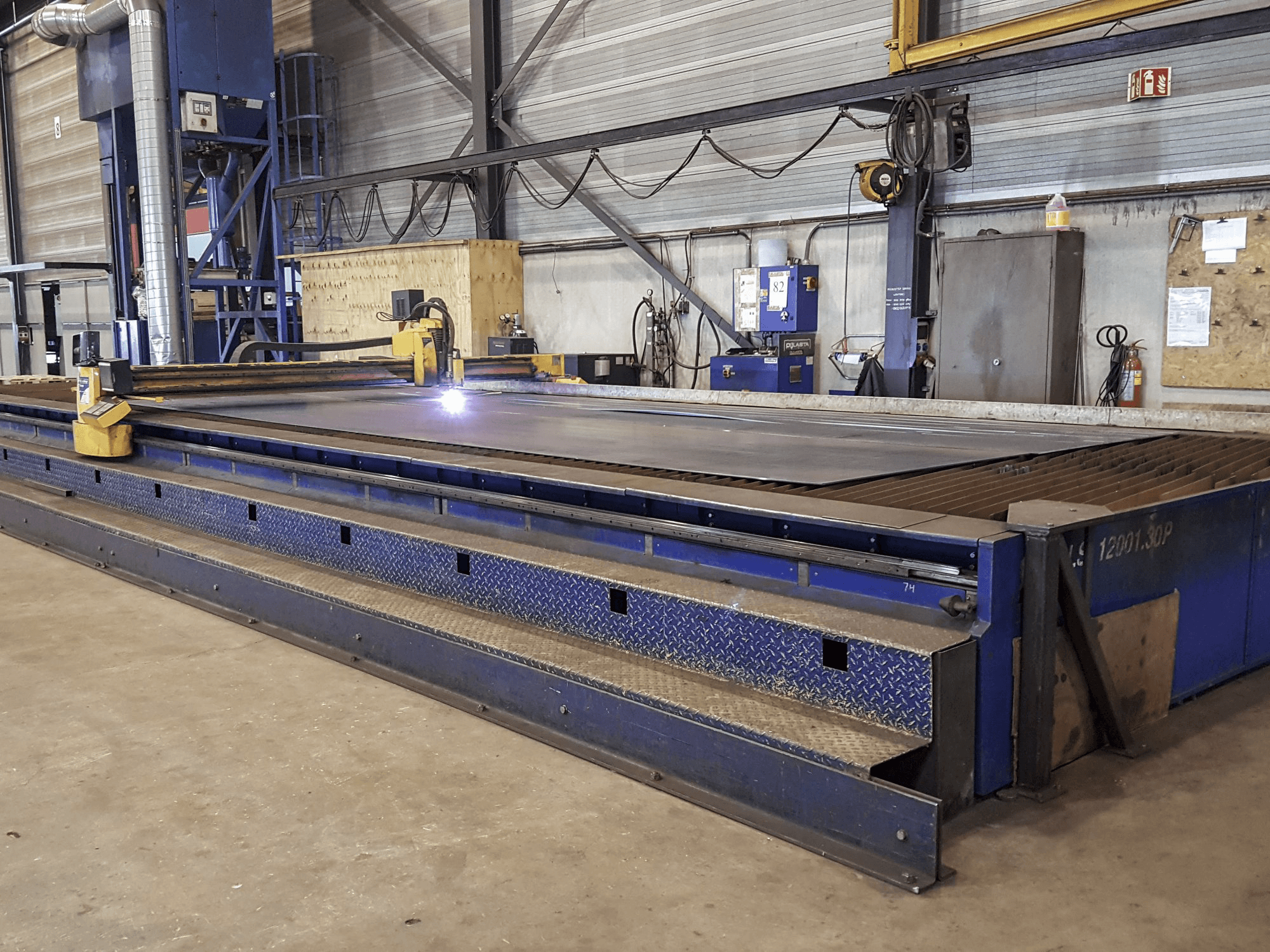 Pravý pohled 1 na MicroStep PLS 12001.30 P stroj