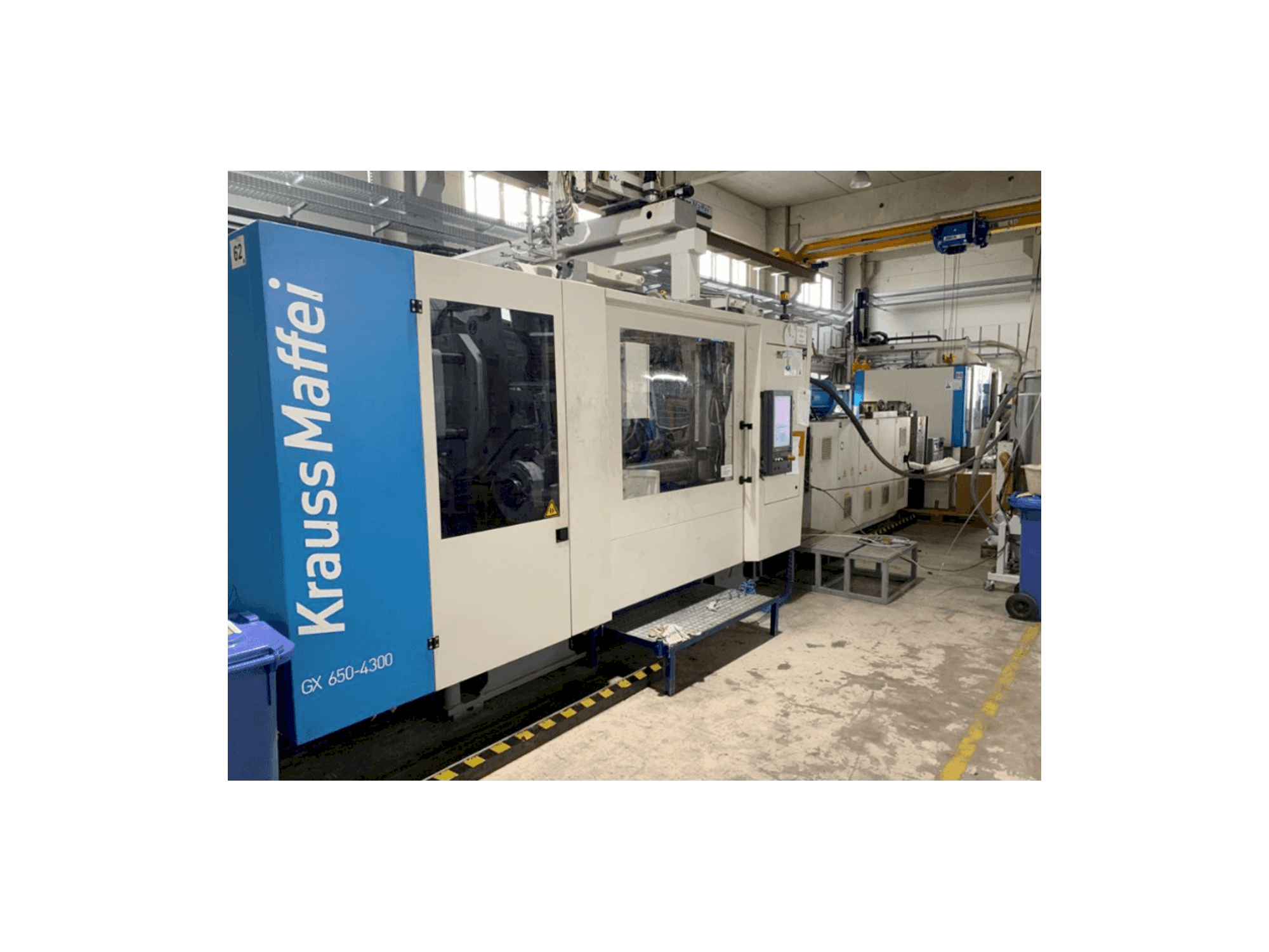 Čelní pohled na Krauss Maffei KM650-4300 GX stroj
