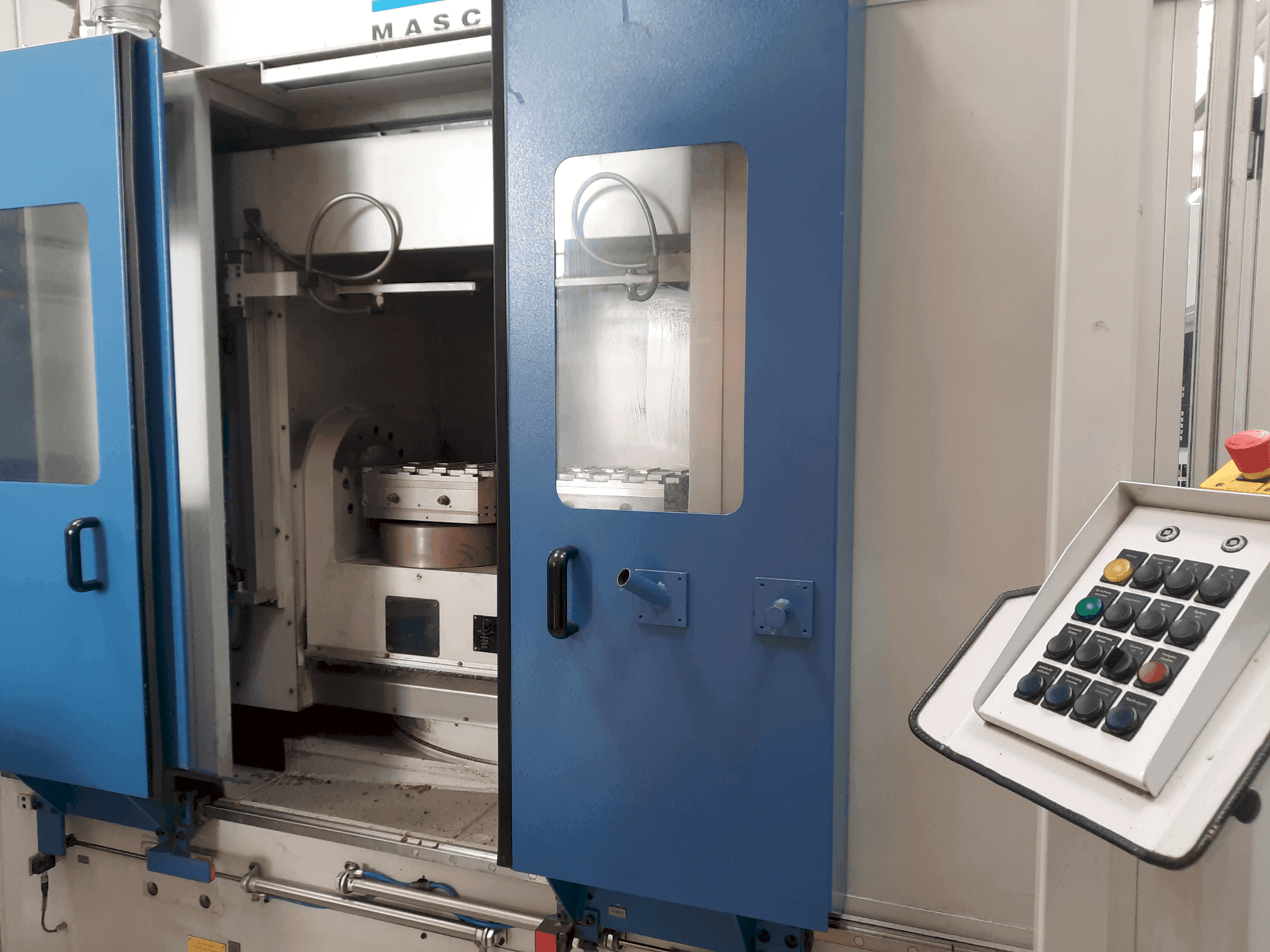 Čelní pohled na SCHMID SE 371 stroj