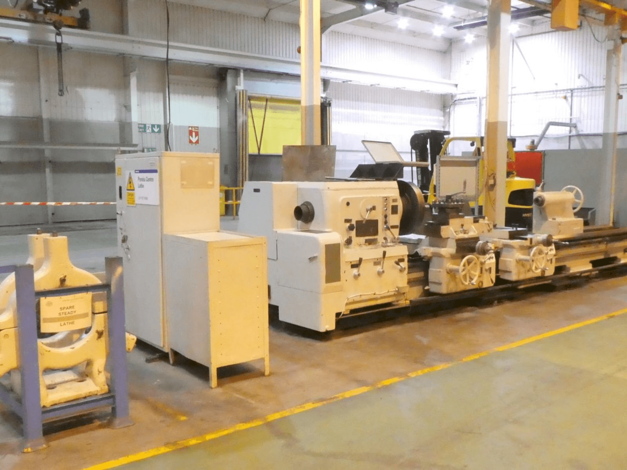 Čelní pohled na Poreba TR100B X 4M stroj