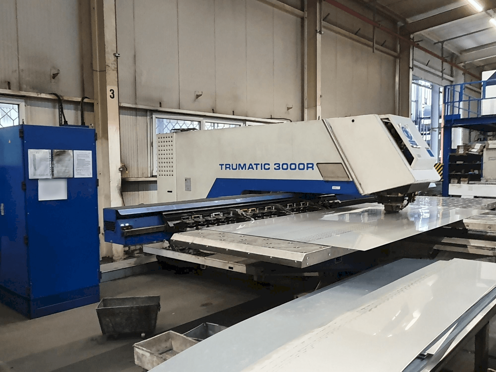Čelní pohled na Trumpf Trumatic 3000R stroj