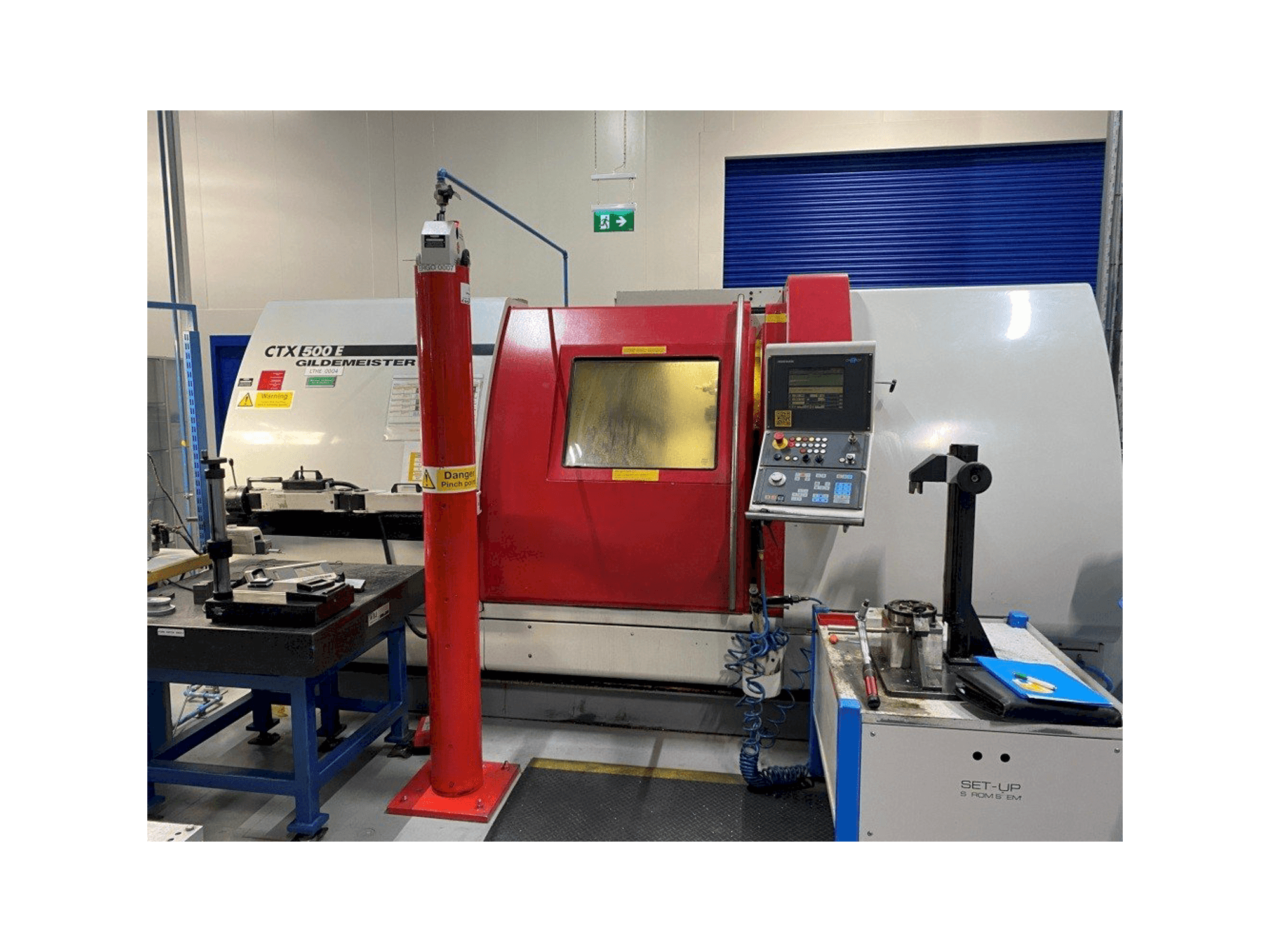 Čelní pohled na Gildemeister CTX-500 E stroj