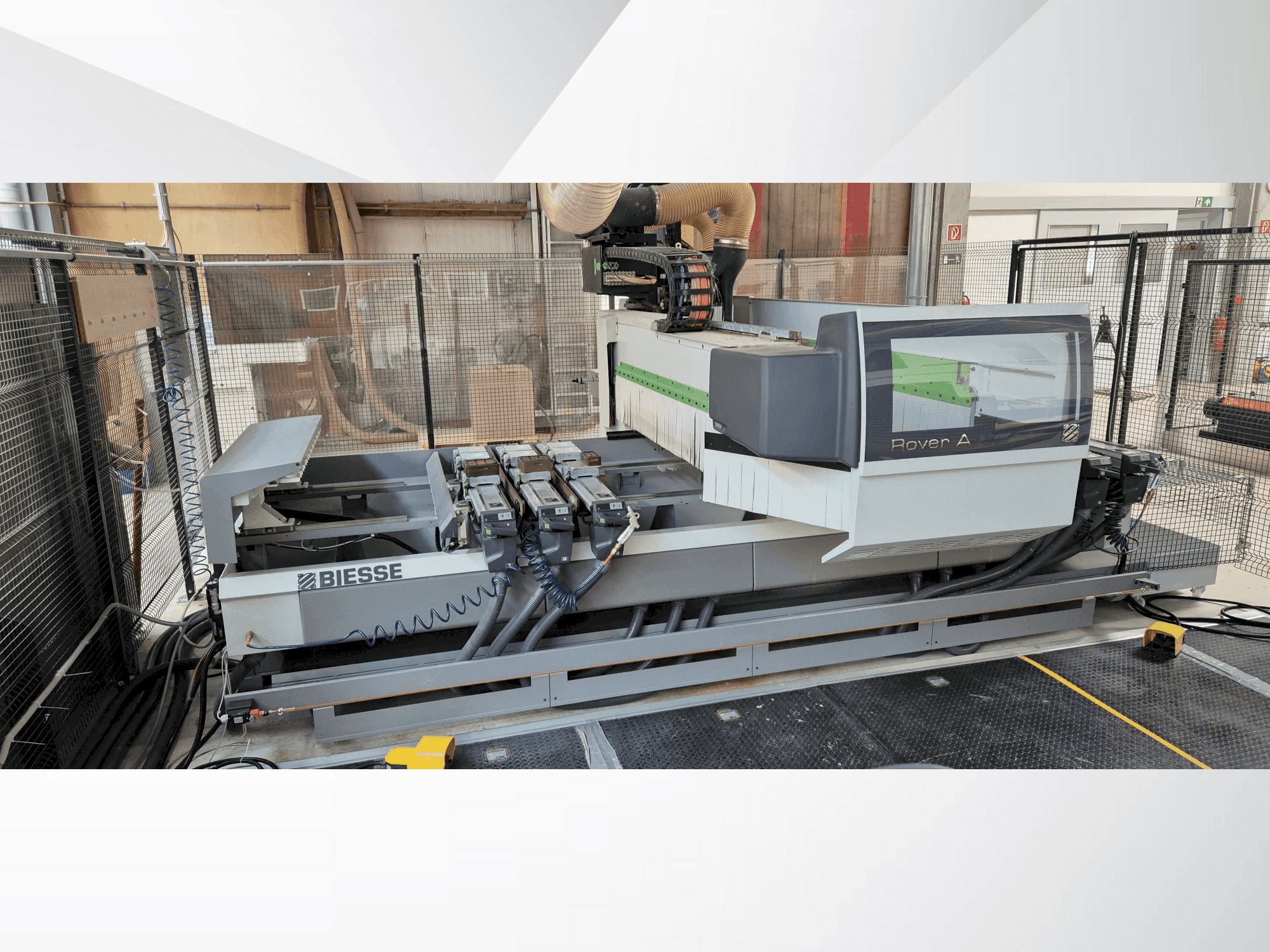 Čelní pohled na BIESSE Rover A ATS stroj