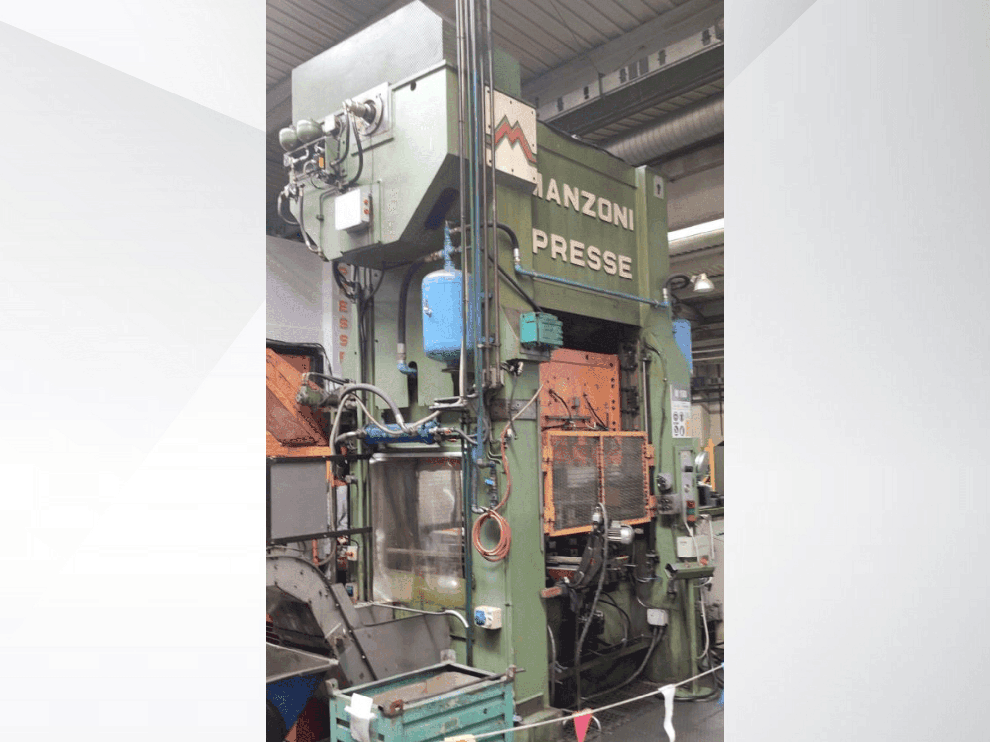 Čelní pohled na RAVNE PRESSES Manzoni 160 stroj