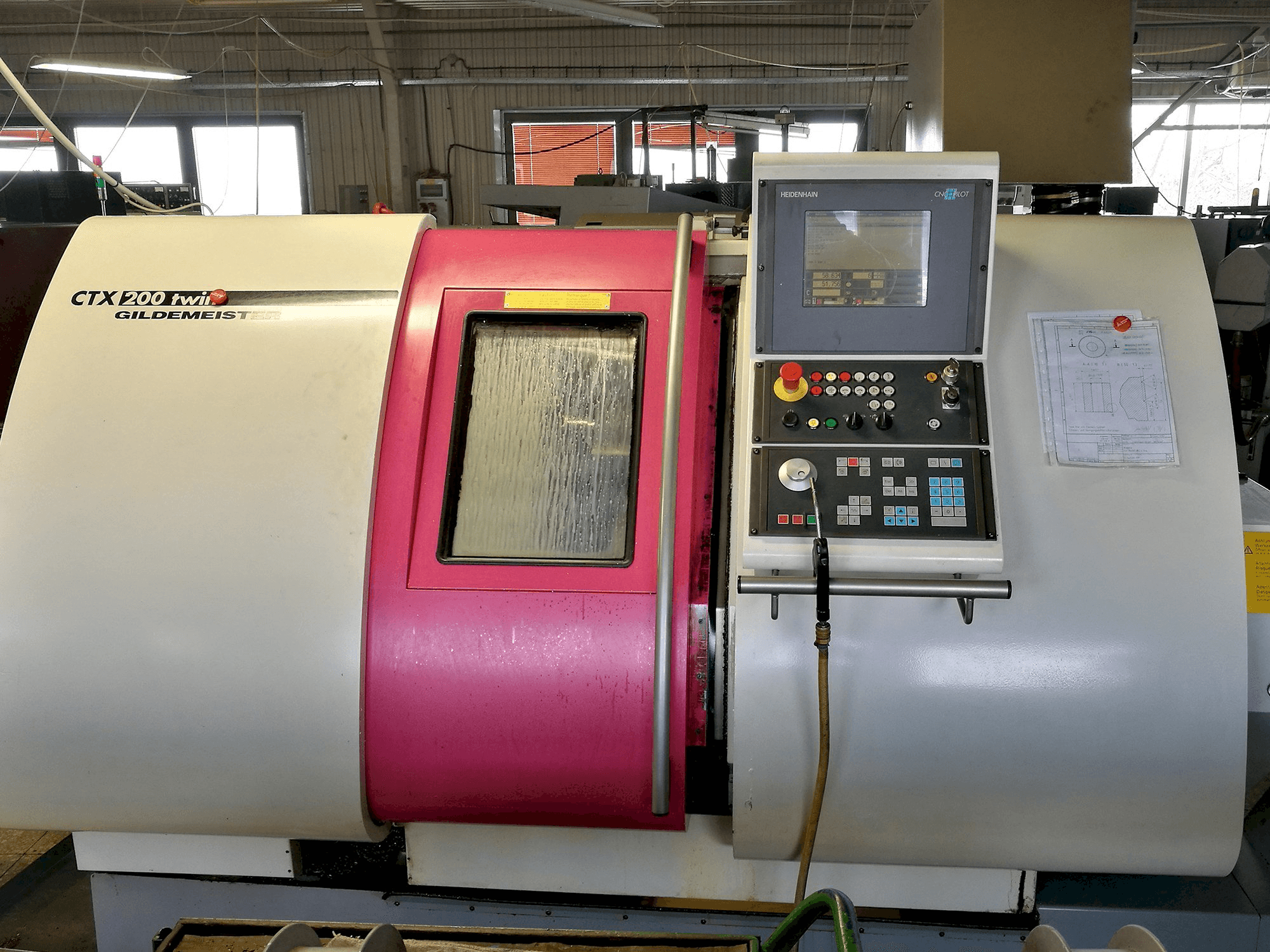 Čelní pohled na Gildemeister CTX 200 Twin stroj