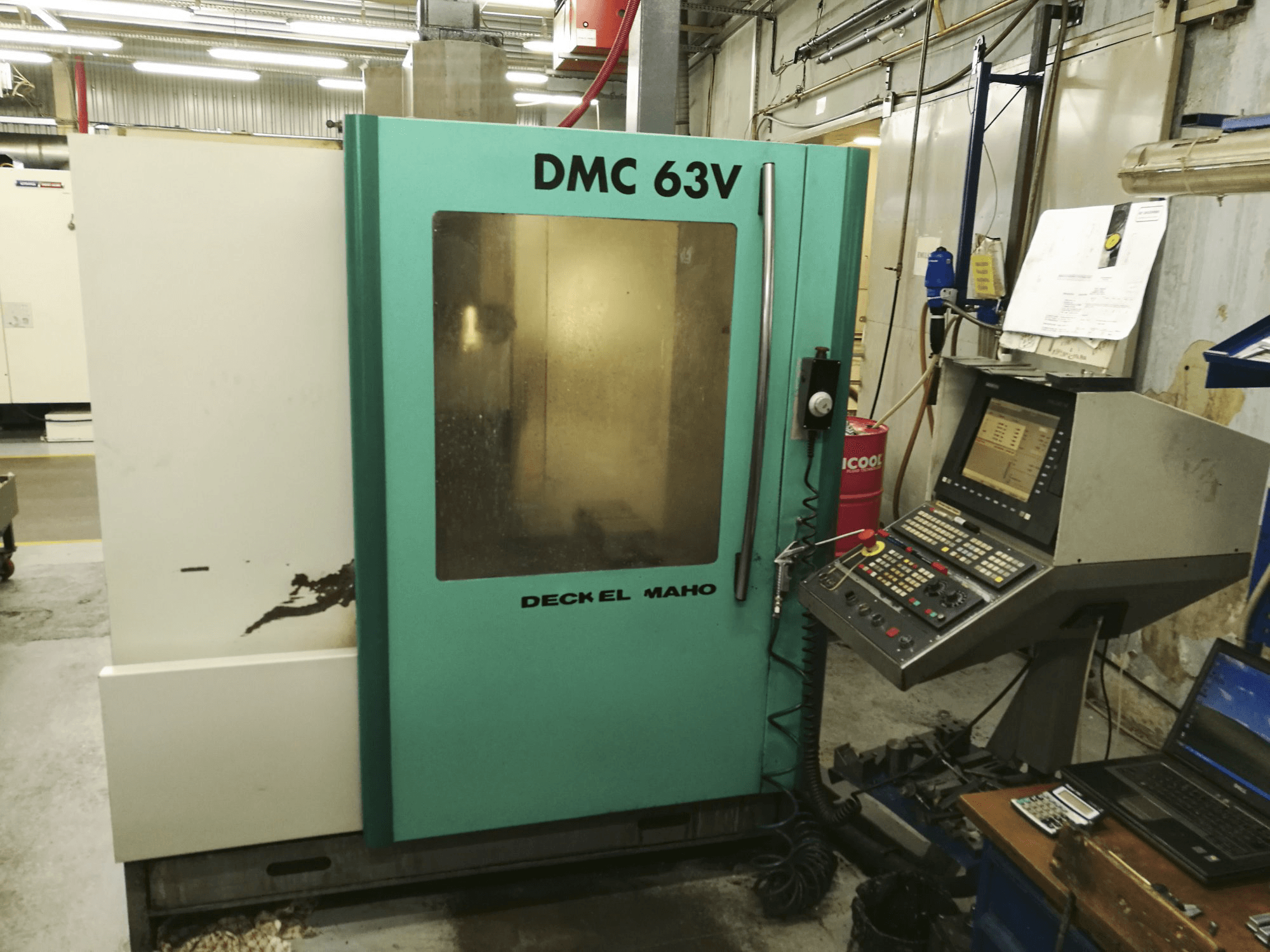 Čelní pohled na Deckel Maho Gildemeister DMC 63 V stroj