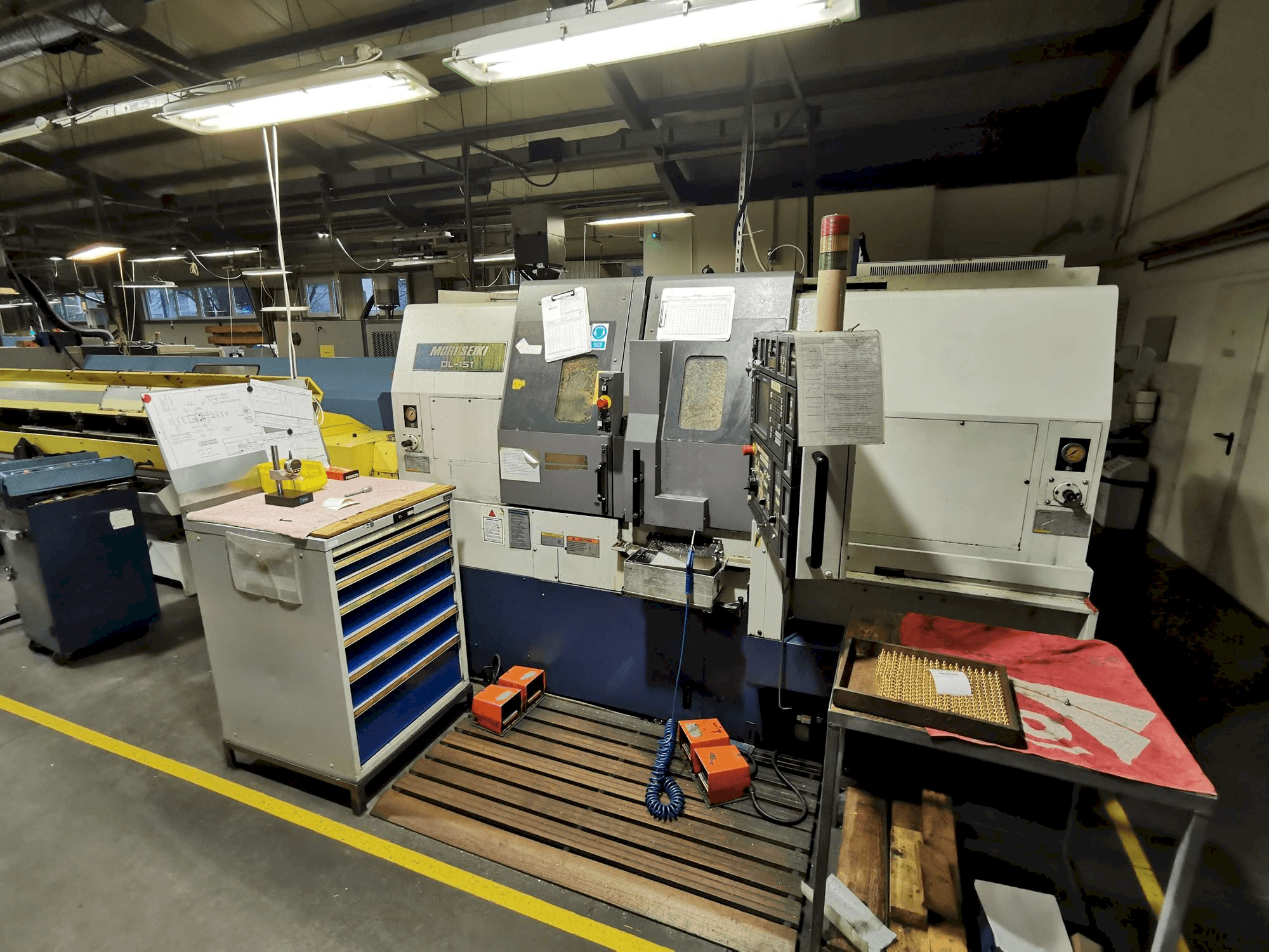 Čelní pohled na MORI SEIKI DL-151Y stroj