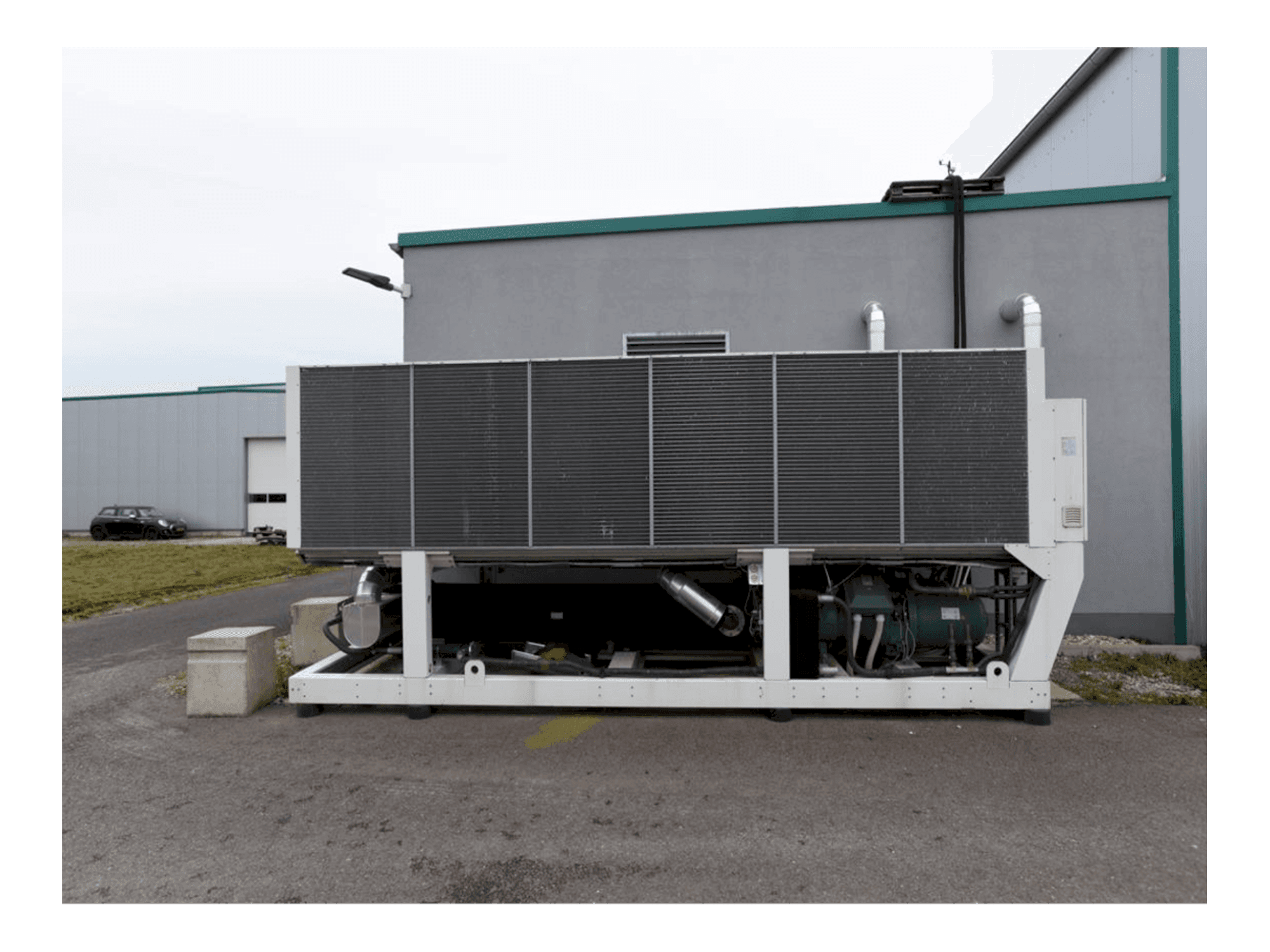 Čelní pohled na Mitsubishi Electric Glider Evo CLA 660 stroj