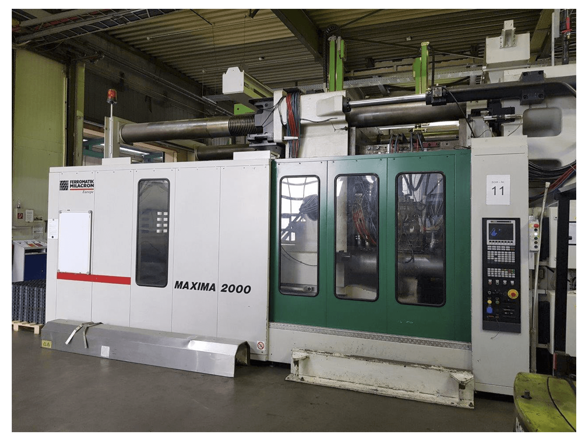 Pravý pohled 1 na FERROMATIK MILACRON MM 2000 stroj