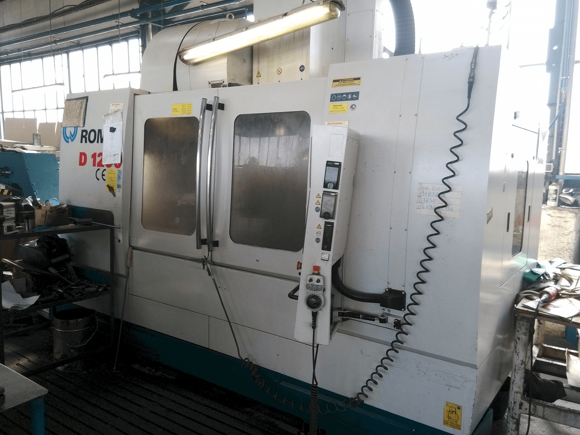 Čelní pohled na Romi D 1250 stroj