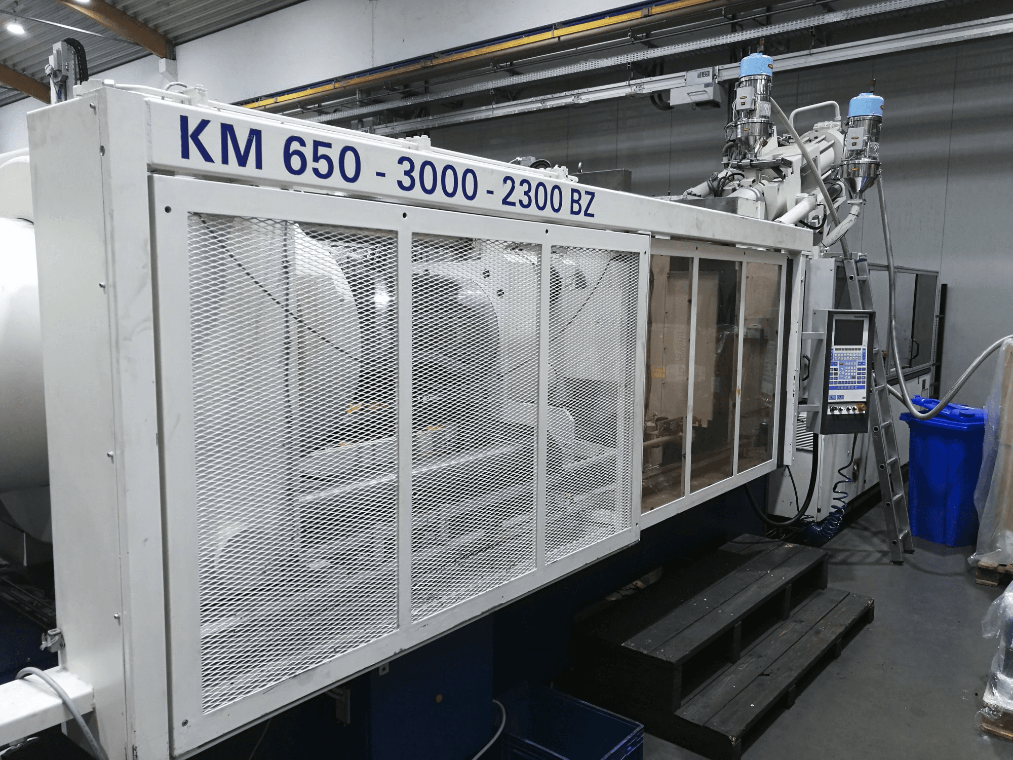 Levý pohled 1 na Krauss Maffei 650-3000-2300 BZ stroj