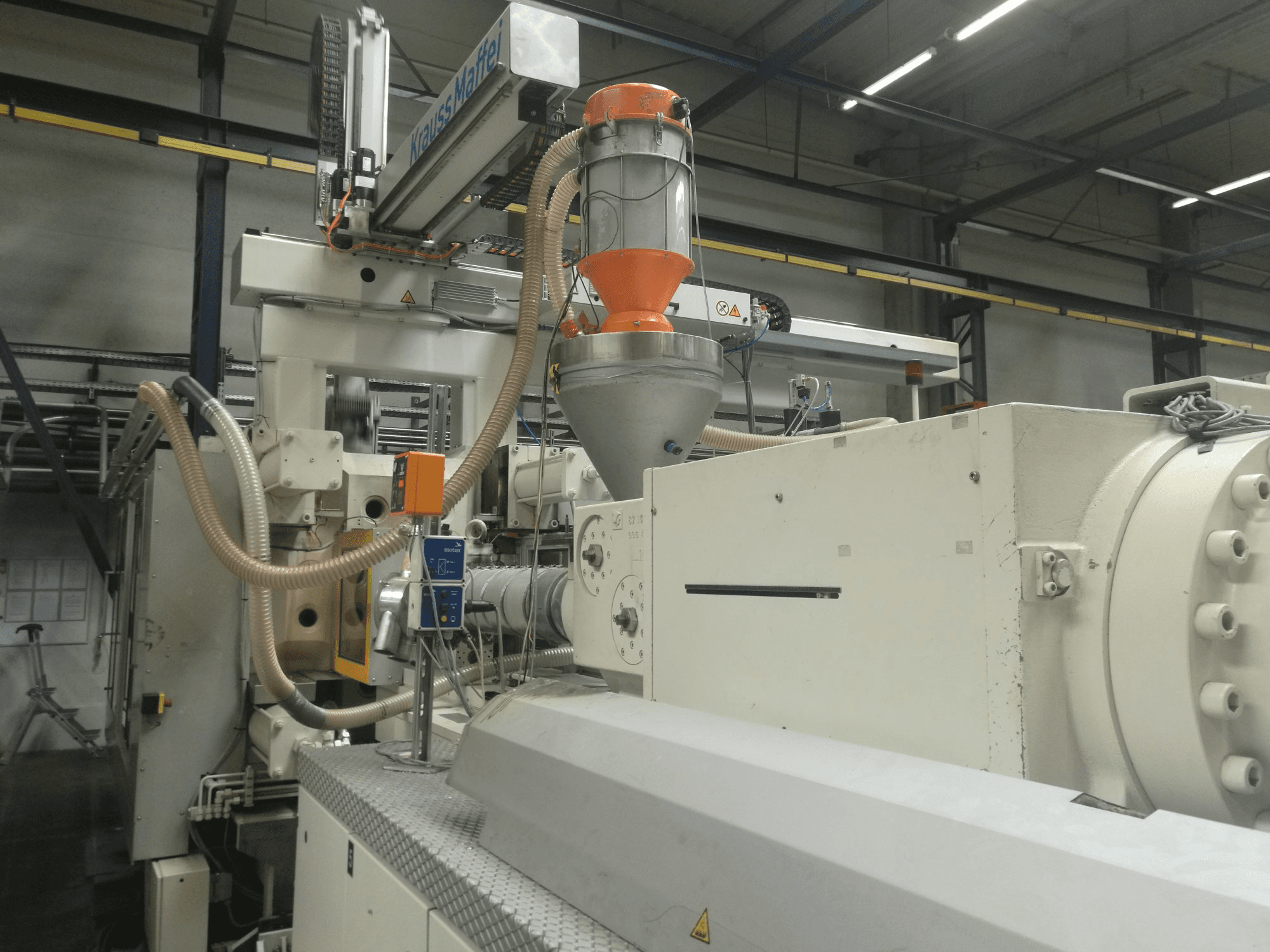 Pravý pohled 1 na Krauss Maffei 800-8000 MC stroj