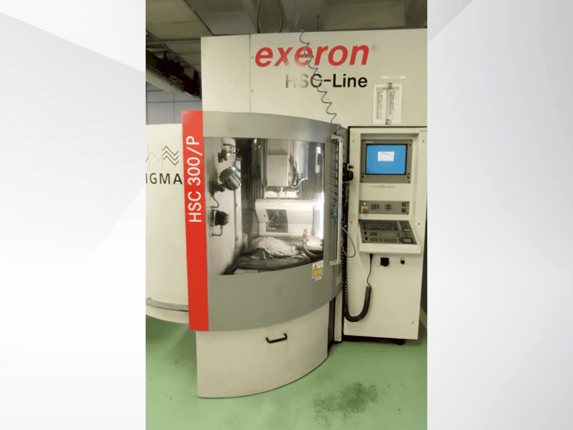 Čelní pohled na EXTRON Digma HSC 300/P stroj