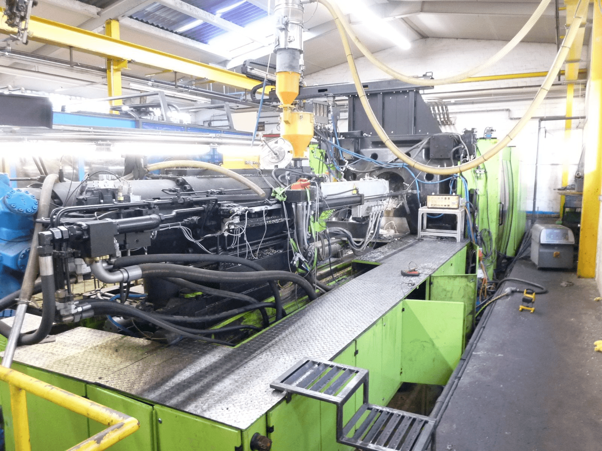 Levý boční pohled na ENGEL ES 10000/1300 DK stroj