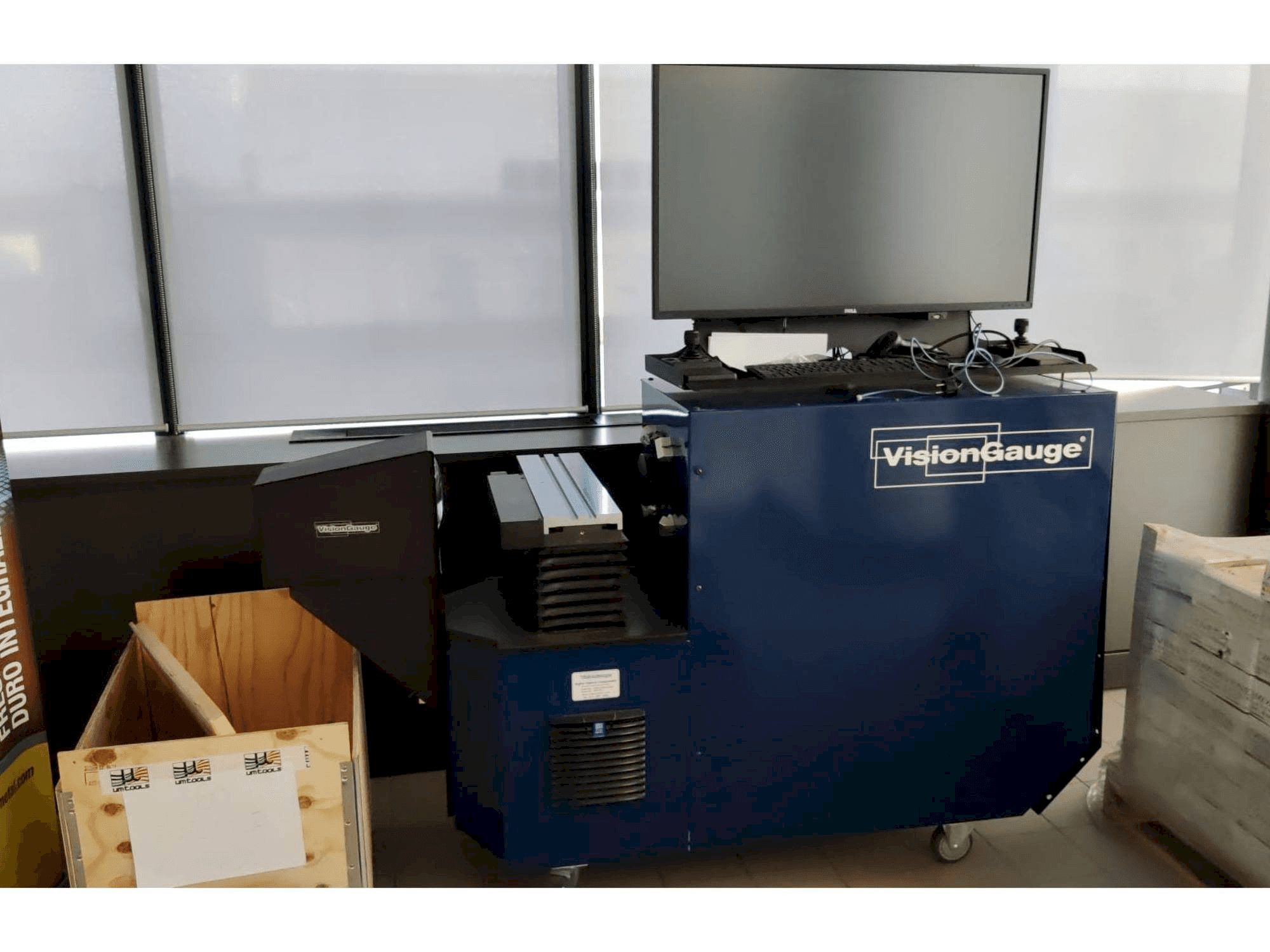 Čelní pohled na Vision Gauge 500 series stroj