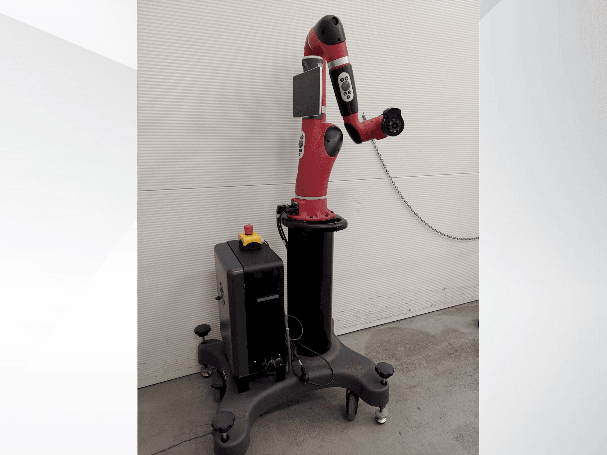 Čelní pohled na RETHINK sawyer stroj