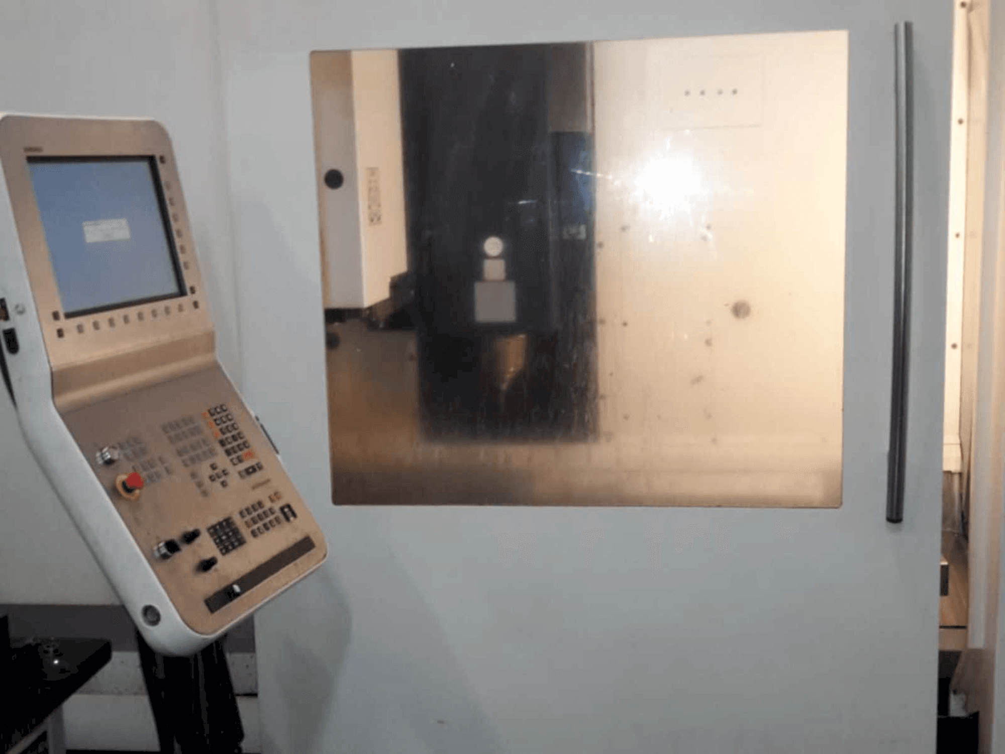 Čelní pohled na DMG DMC 1035 V ECO stroj