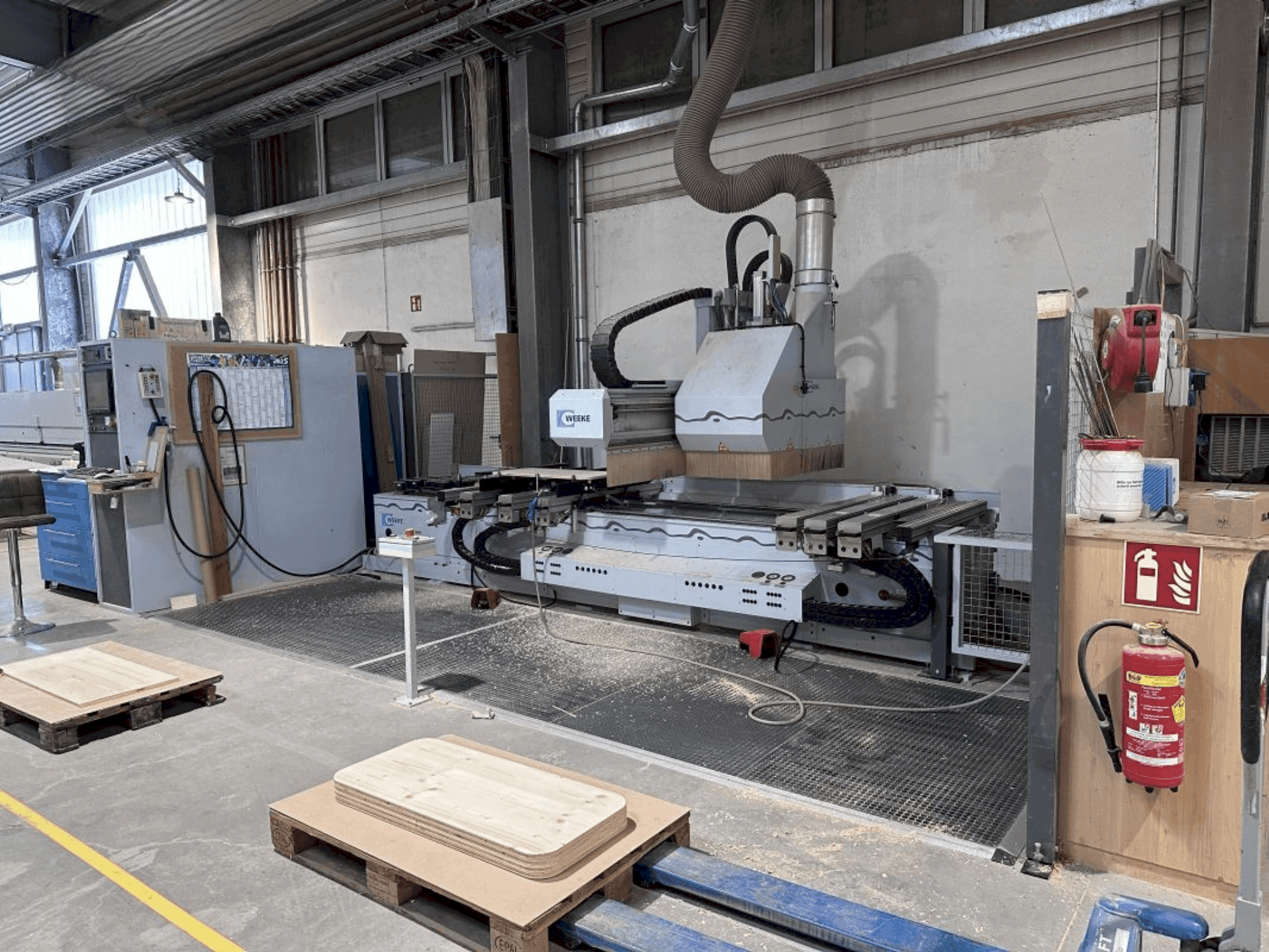 Čelní pohled na Weeke OPTIMAT BHC 550 stroj