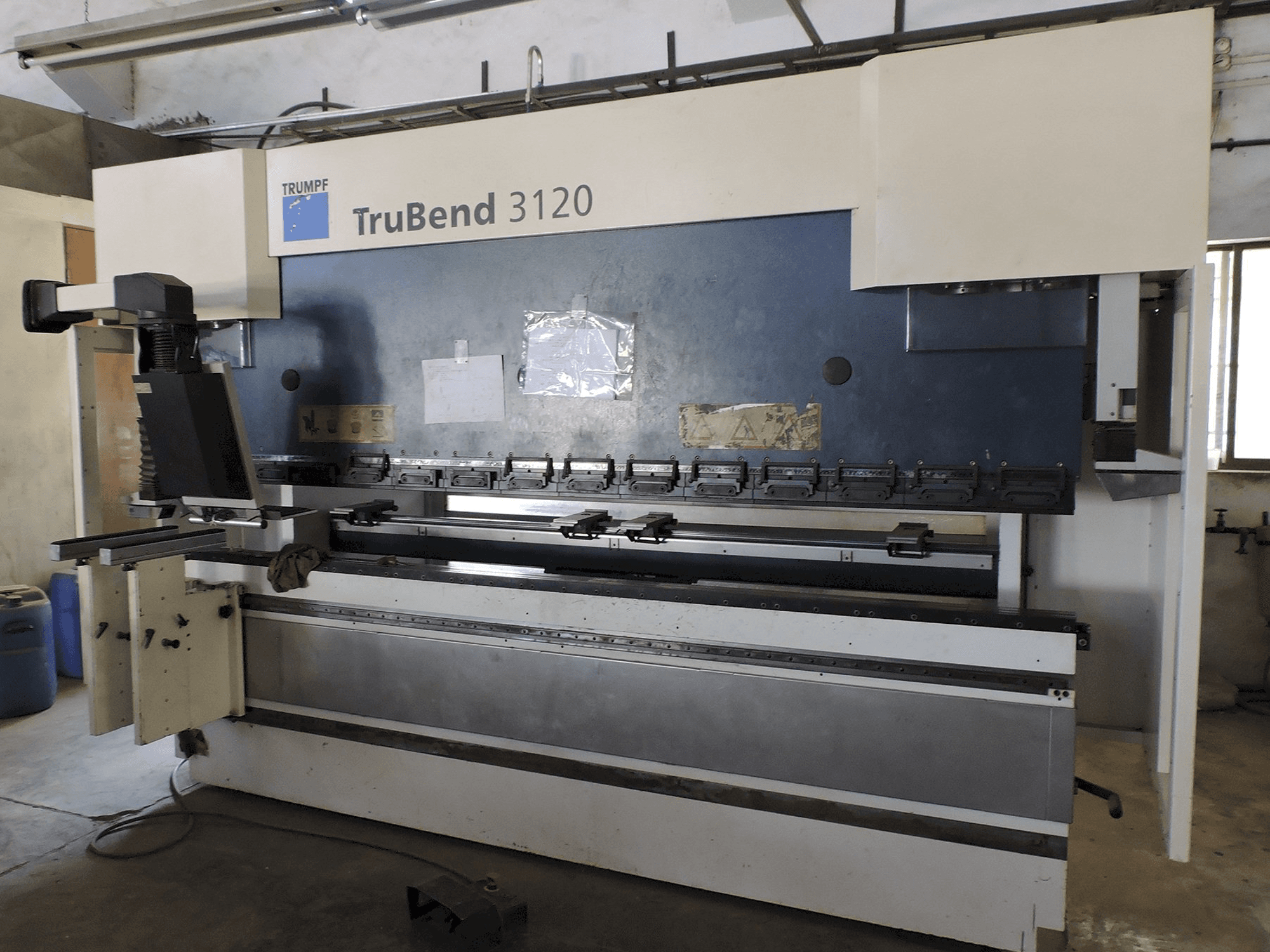 Čelní pohled na Trumpf TruBend 3120 stroj