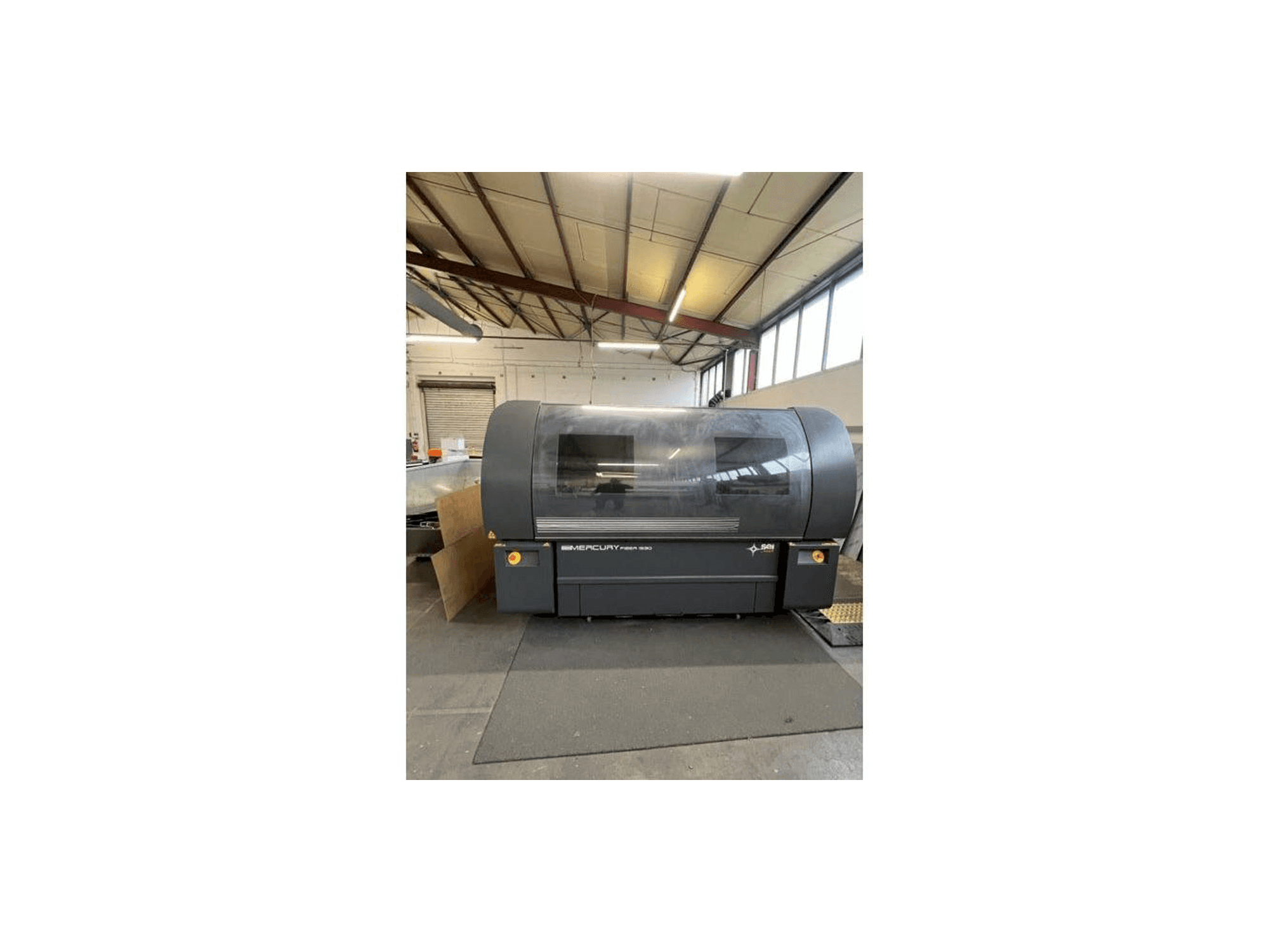 Čelní pohled na SEI Laser Mercury 1560 stroj