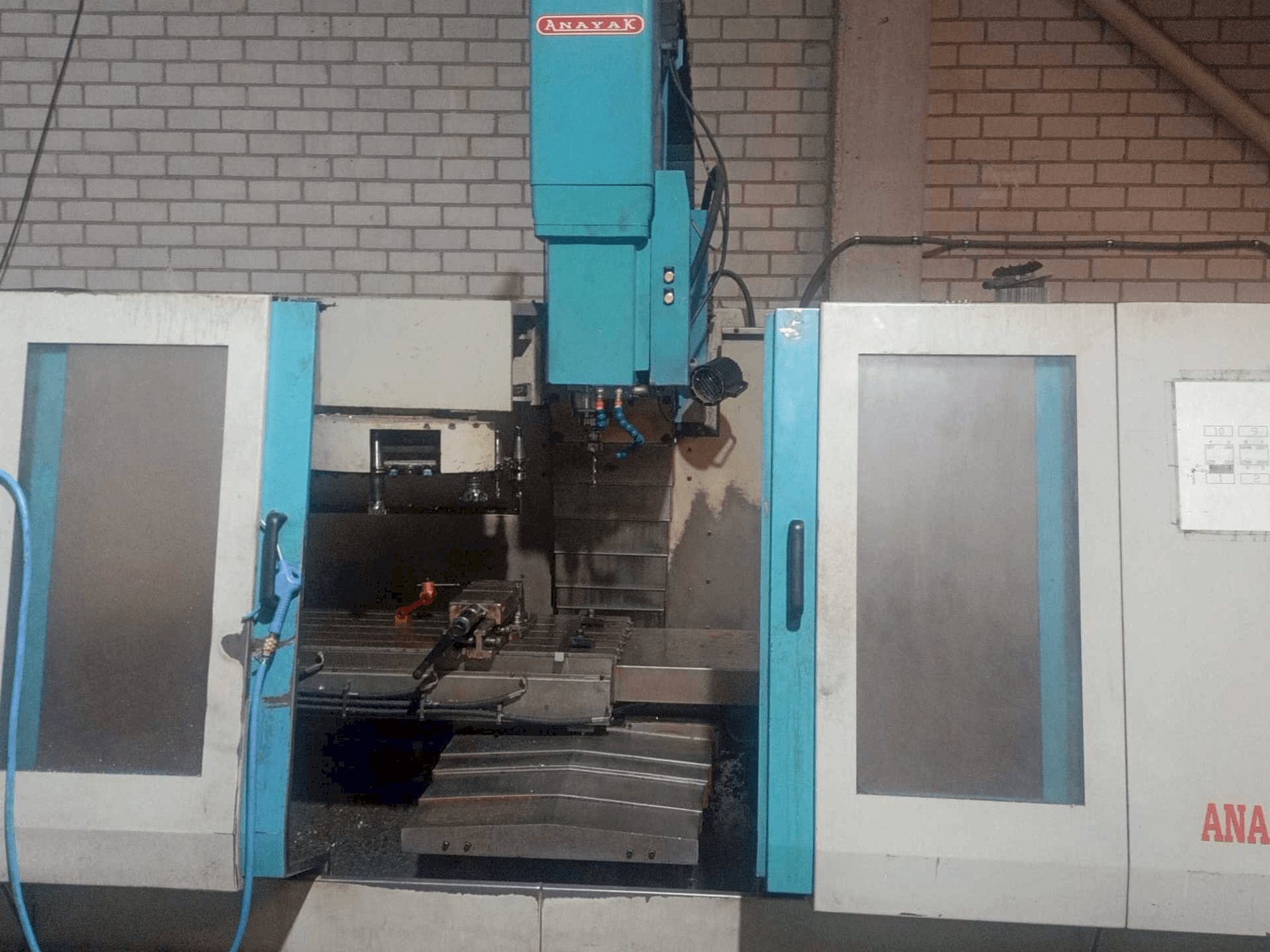 Čelní pohled na ANAYAK Anakmatic 11 stroj