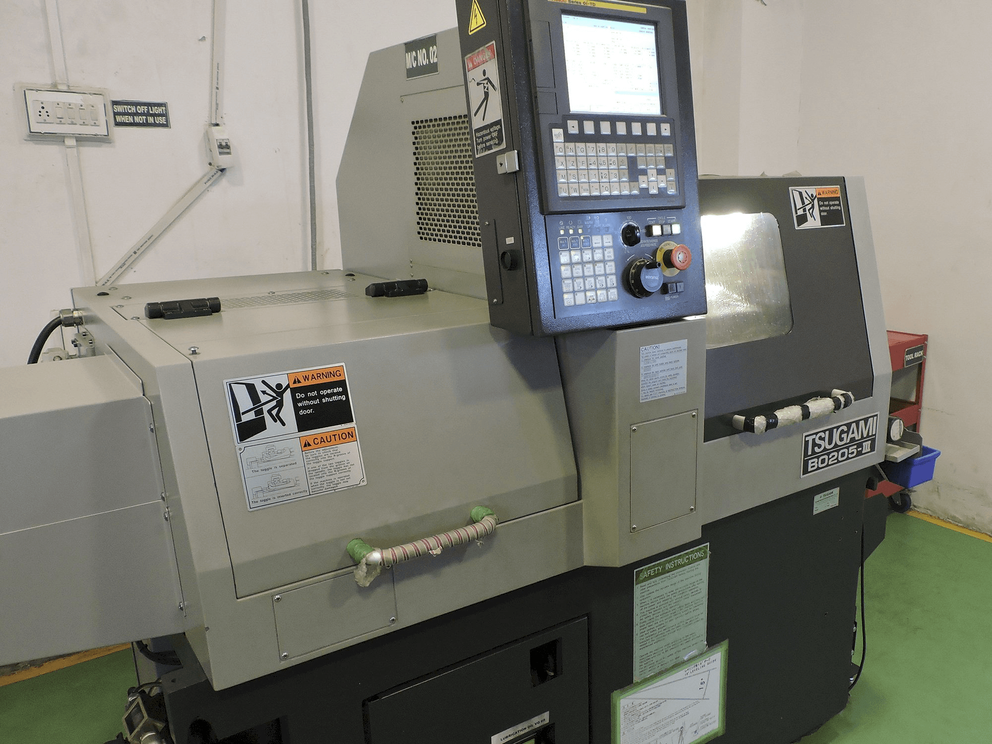 Levý pohled na TSUGAMI B0205-III stroj